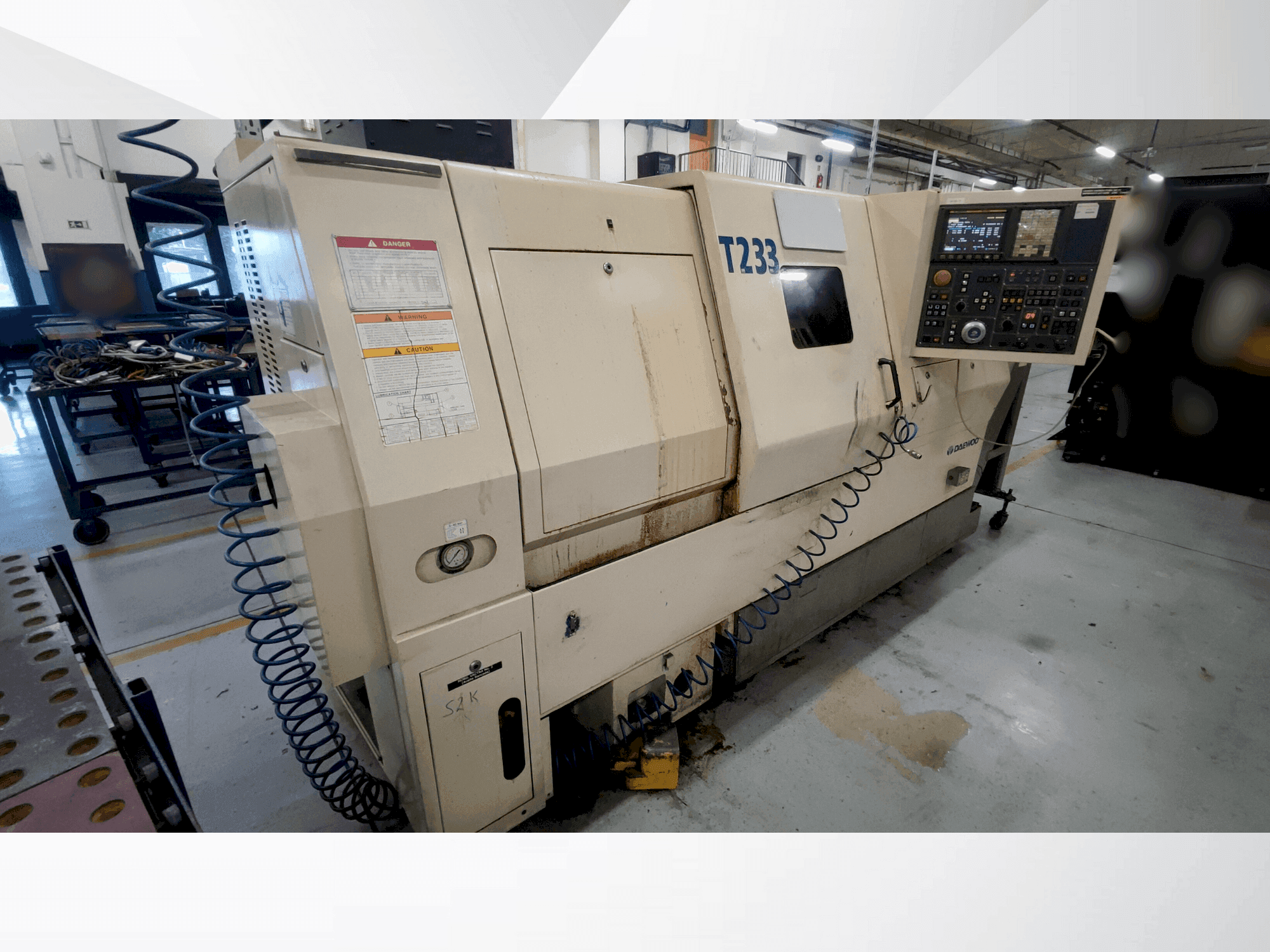 Vista frontale della macchina DAEWOO puma 240 LB