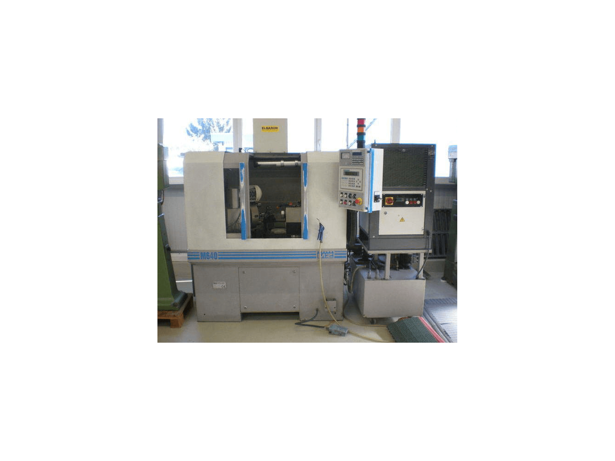 Vista frontale della macchina Monnier & Zahner M640