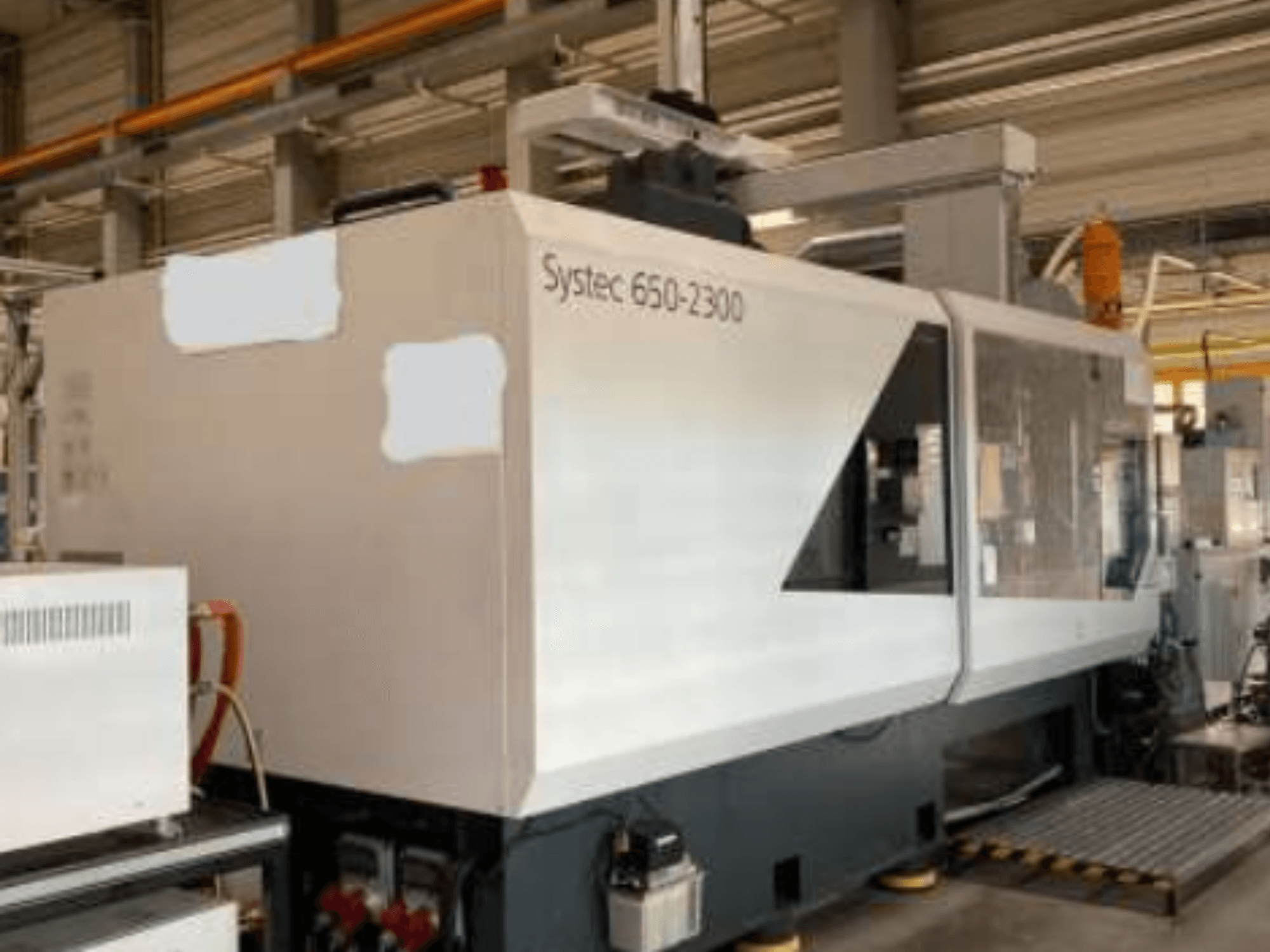 Macchina Systec 660-2300, vista frontale, che mostra l'ampio corpo, il pannello di controllo e la piattaforma di carico di sicurezza, adatta per uso industriale.