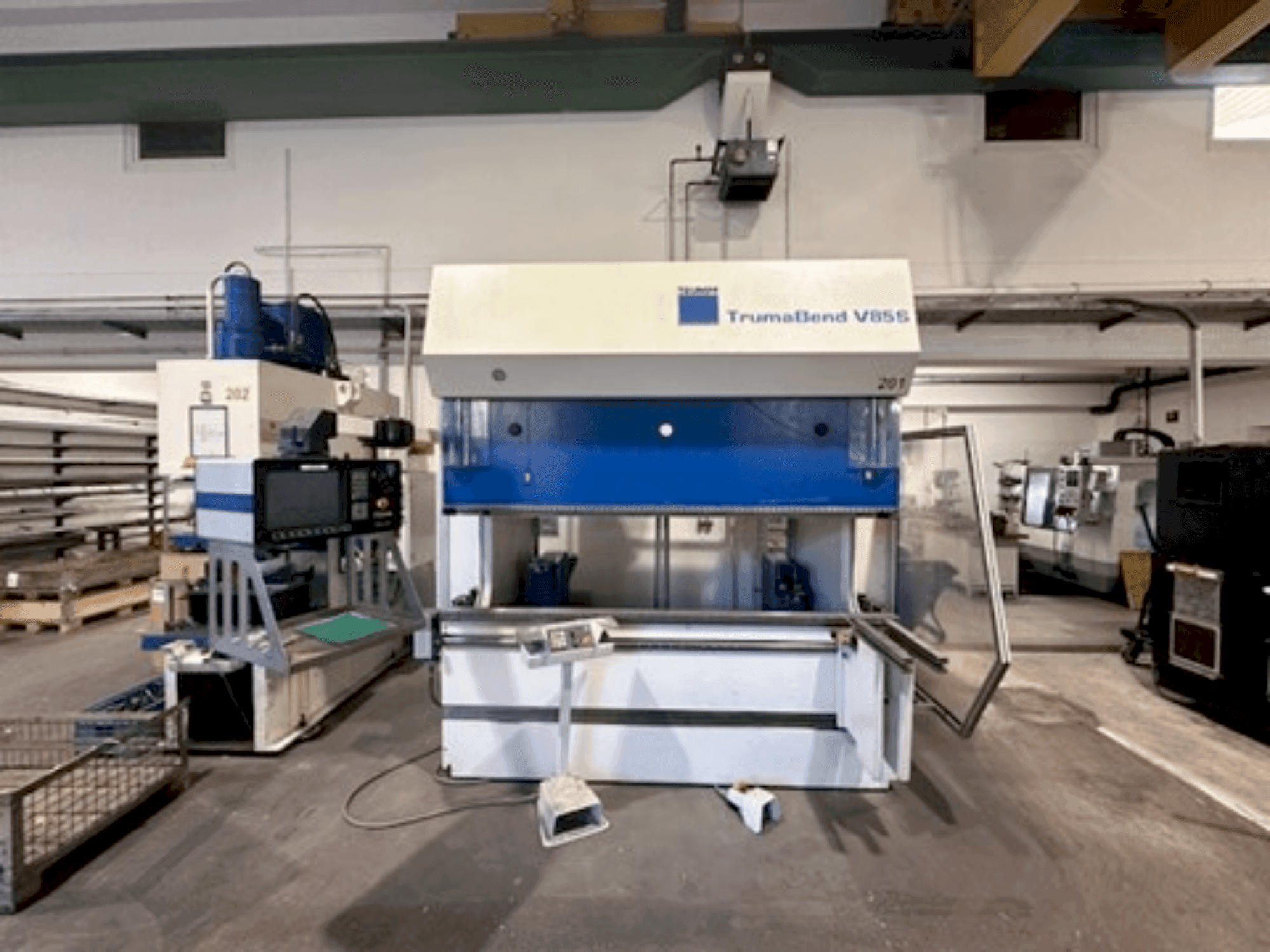 Vista frontale della macchina TRUMPF TrumaBend V85S