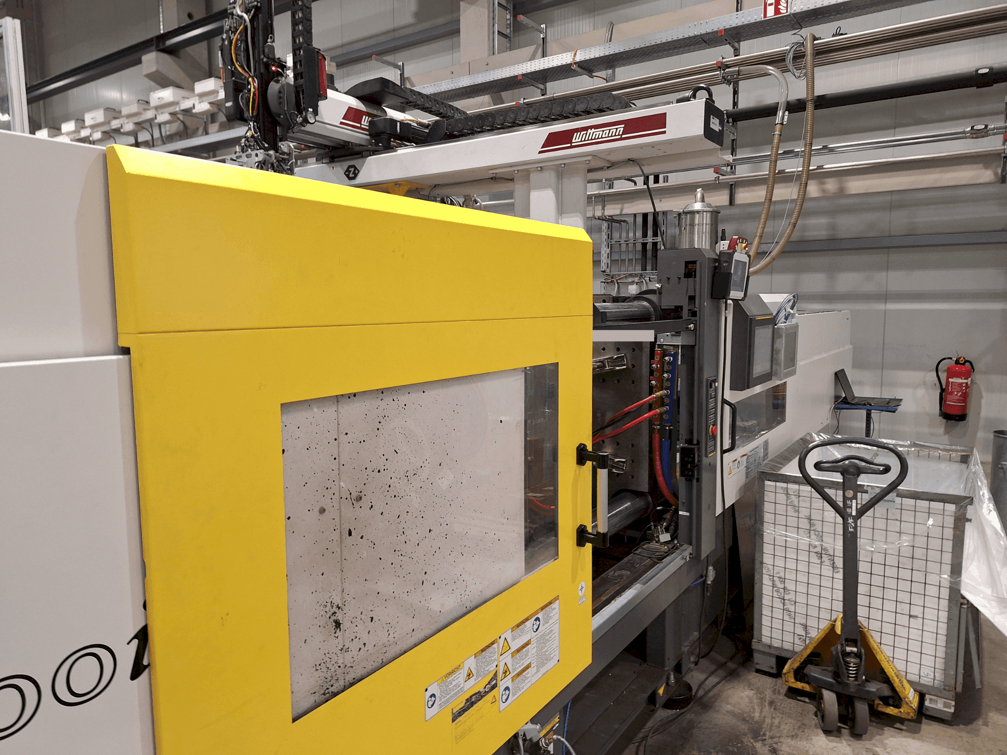 Vista frontale della macchina FANUC Roboshot S300iA