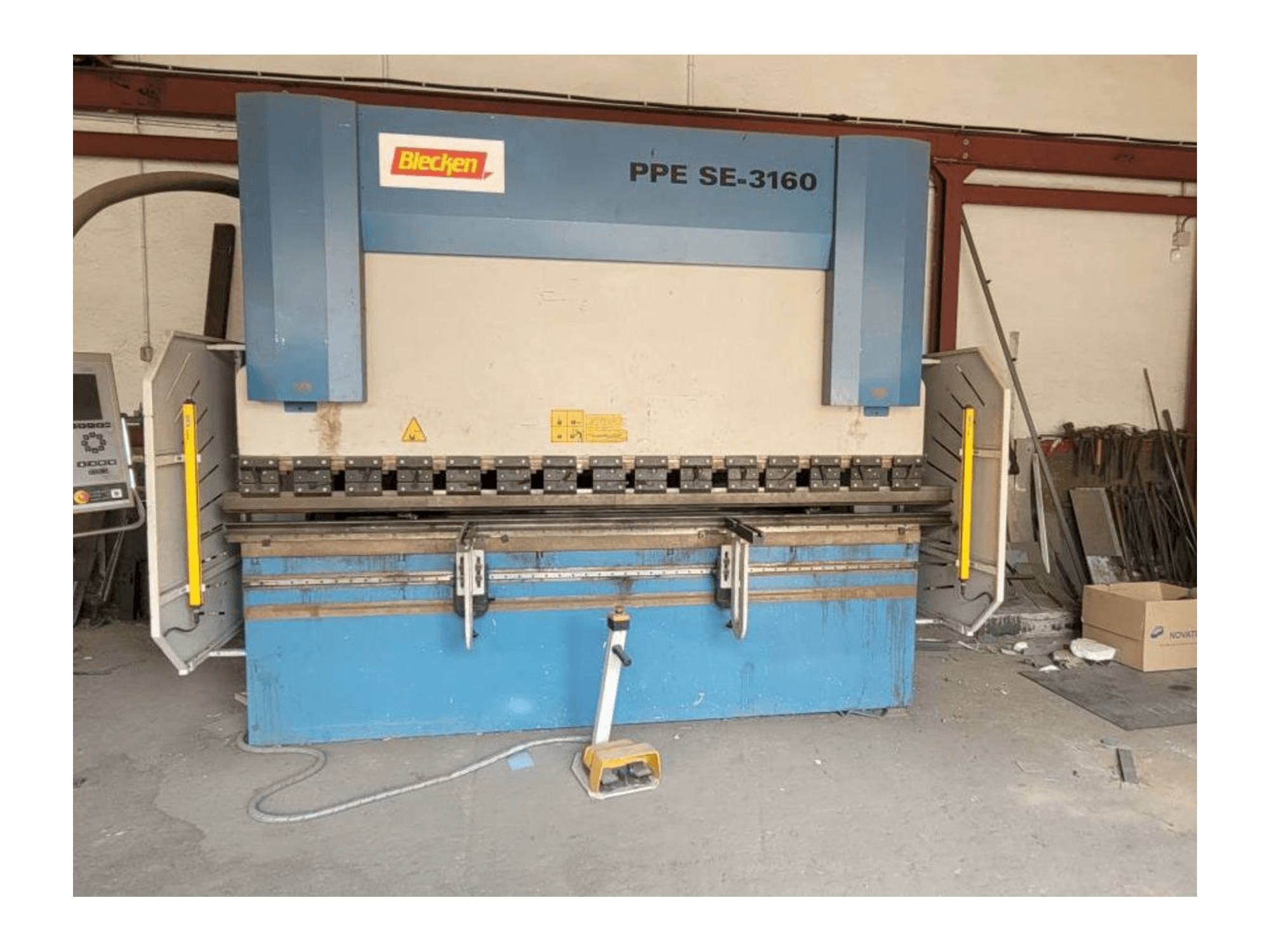 Vista frontale della macchina Blecken PPE SE-3160