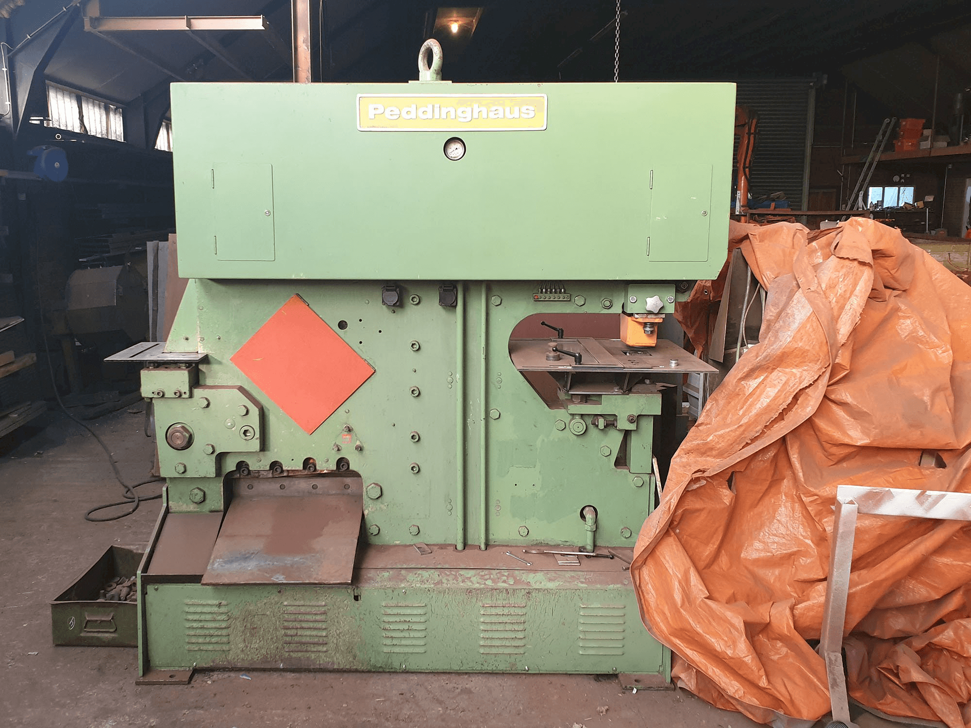 Vista frontale della macchina Peddinghaus Peddimaster 110/170