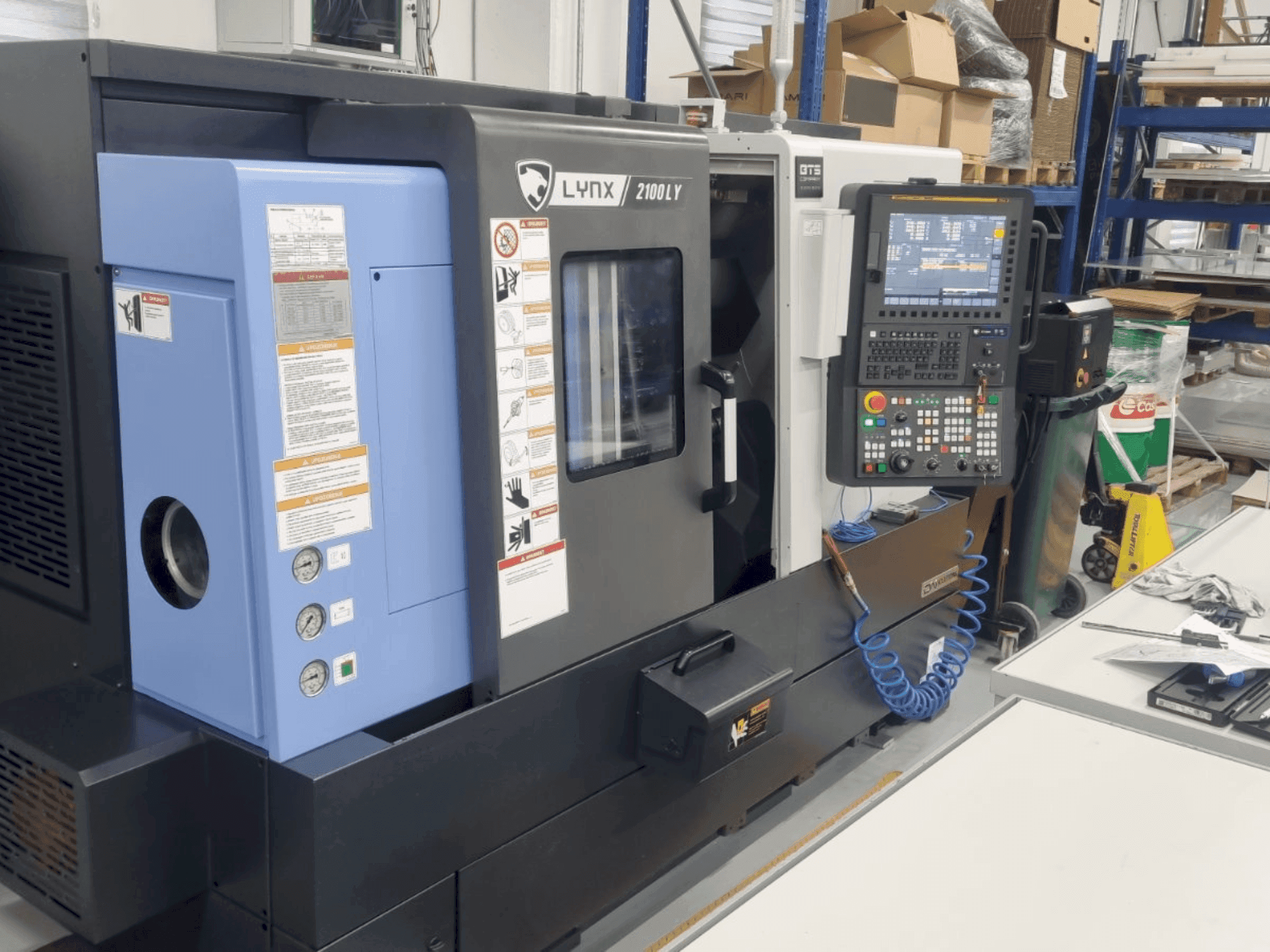 Vista frontale della macchina DN SOLUTIONS LYNX 2100 LYB