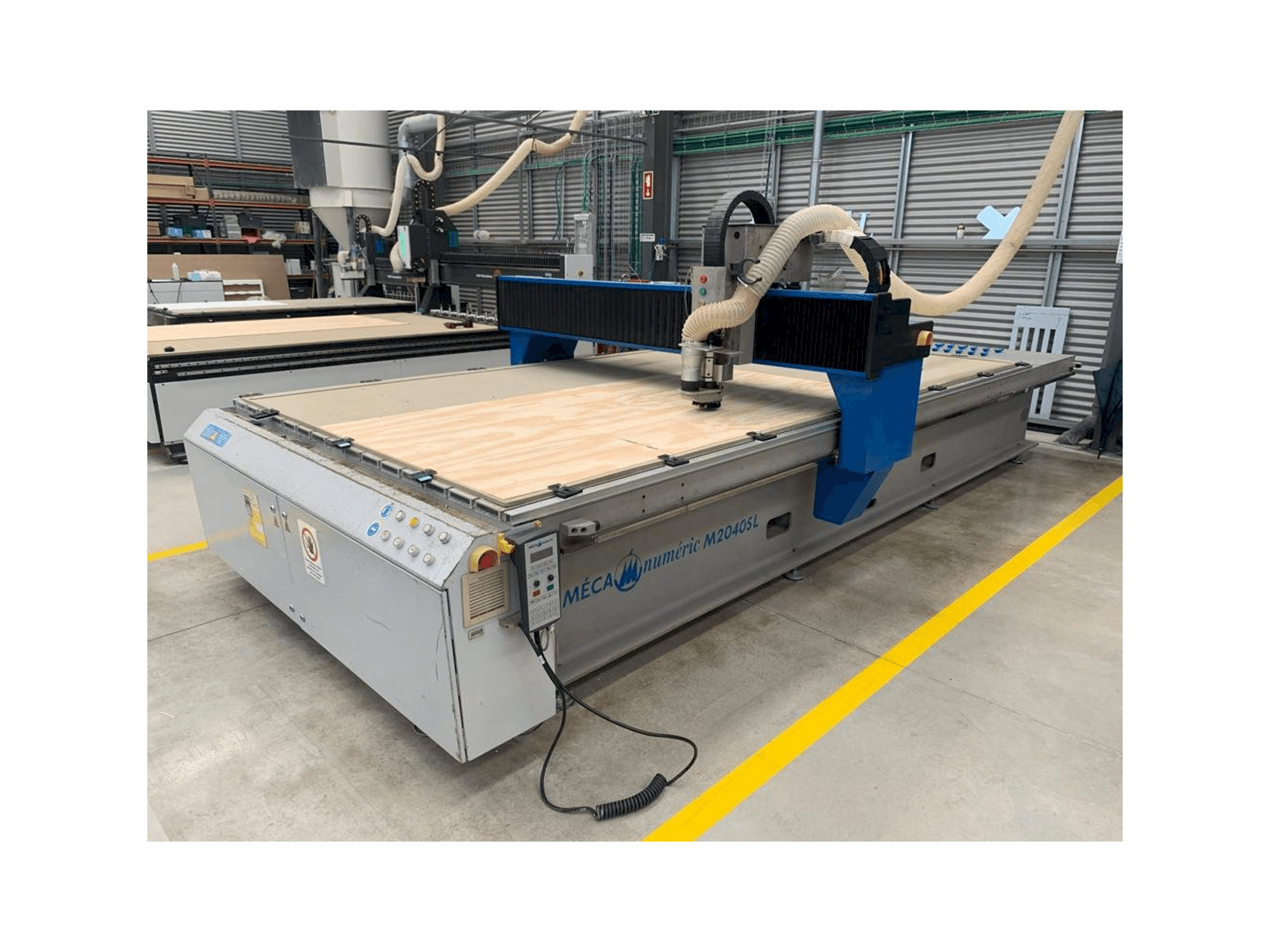Vista frontale della macchina MECANUMERIC M2040