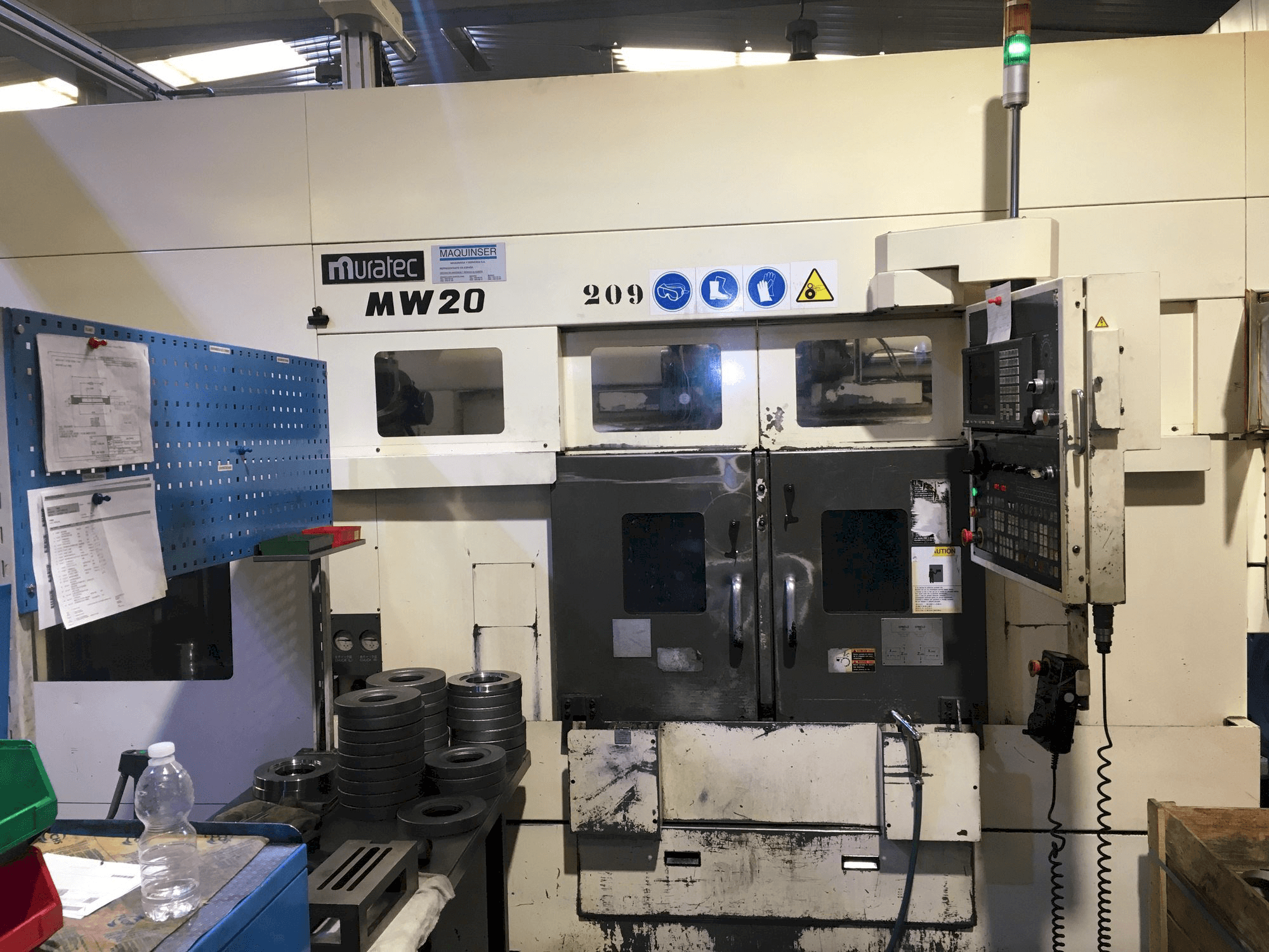 Vista frontale della macchina Muratec MW20