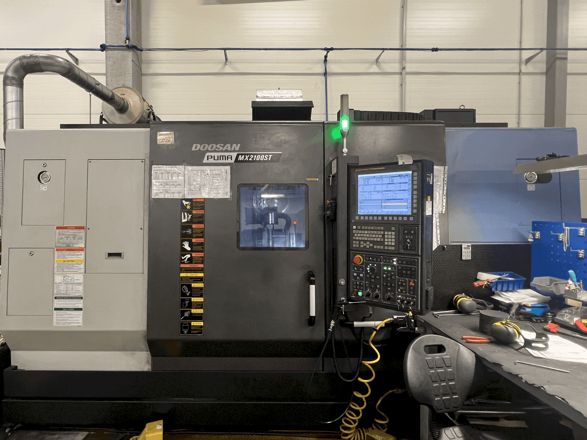 Vista frontale della macchina DOOSAN MX2100ST
