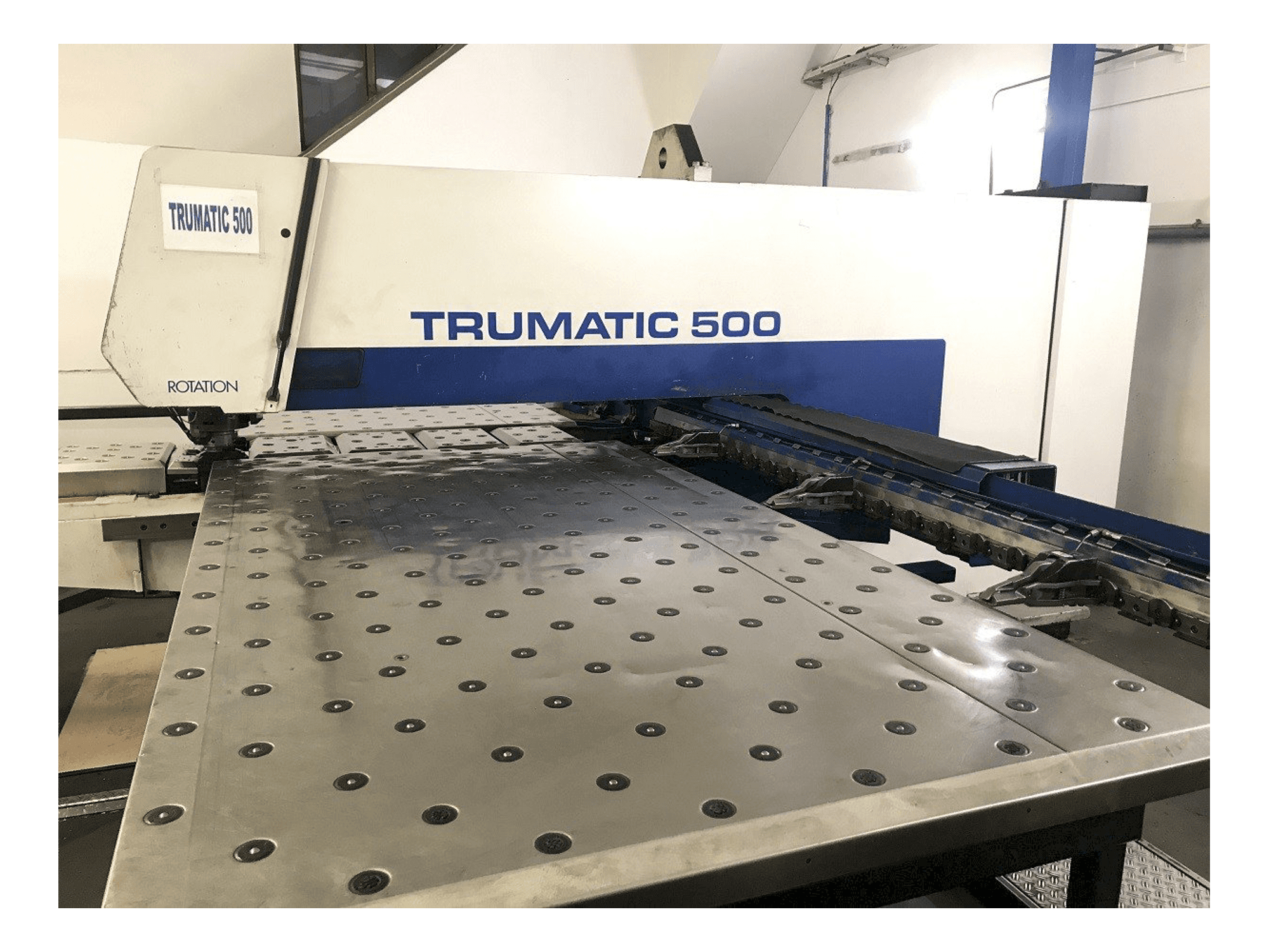 Vista frontale della macchina Trumpf Trumatic 500R