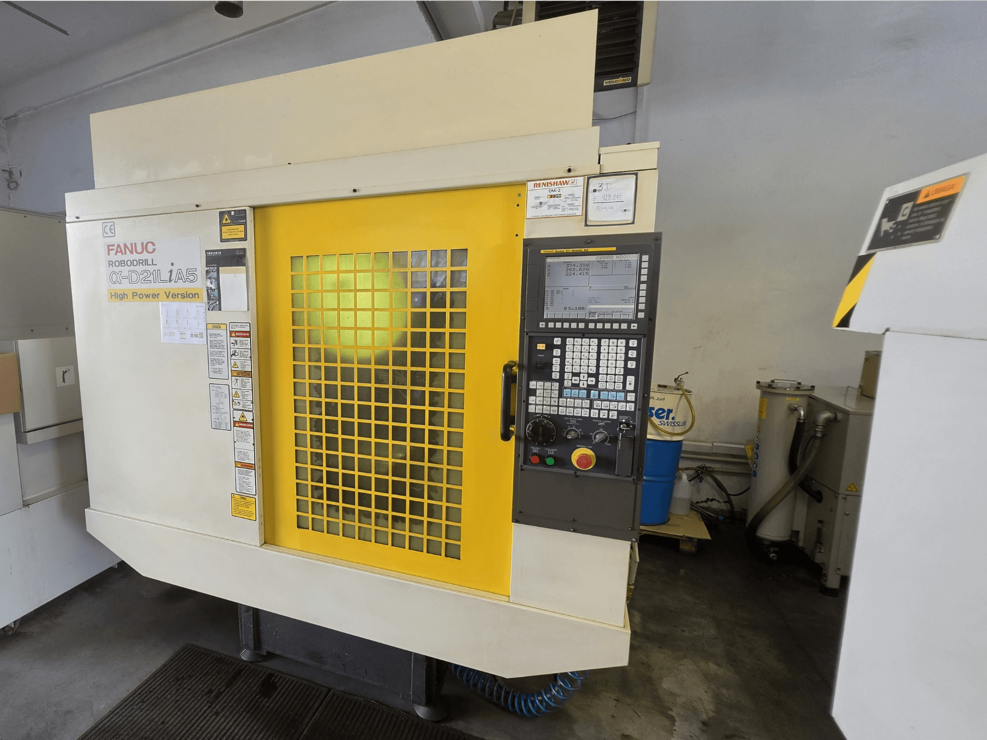Centro di lavorazione verticale FANUC ROBODRILL alpha-D21LiA5, vista frontale, con sportello di sicurezza giallo e pannello di controllo.