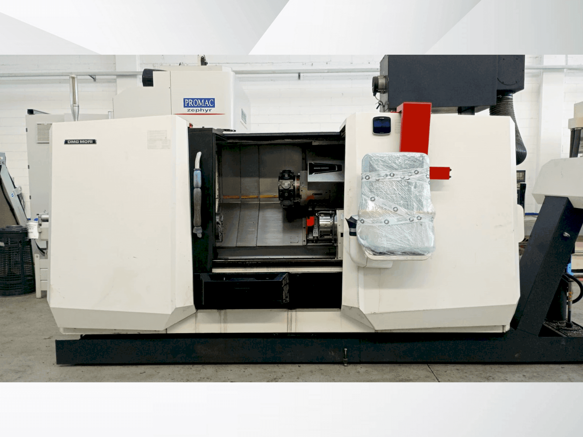 Vista frontale della macchina DMG MORI CLX 550