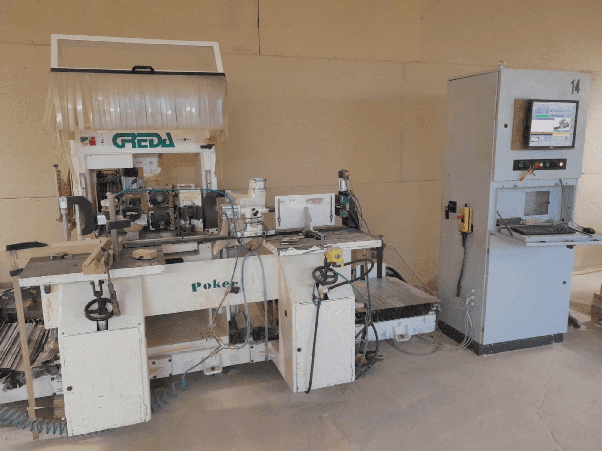 Vista frontale della macchina GREDA POKER