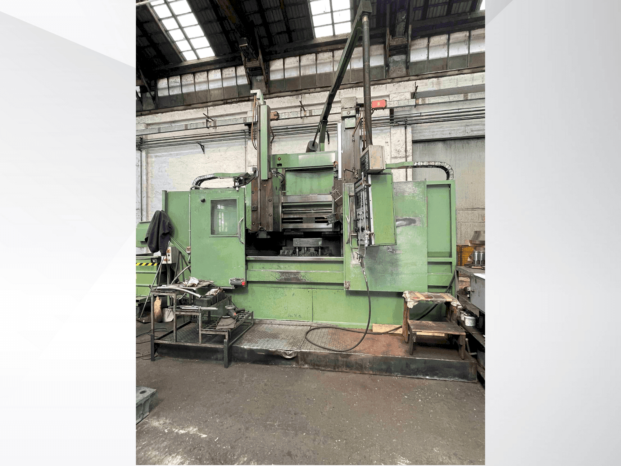 Vista frontale della macchina MORANDO VS 12