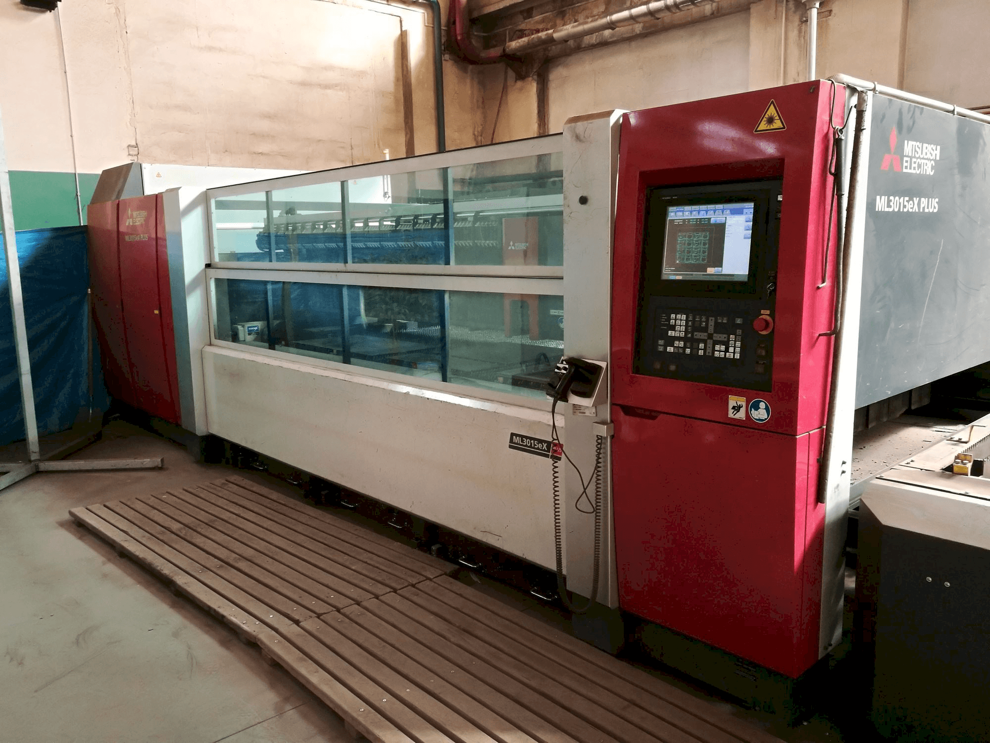 Vista frontale della macchina Mitsubishi ML3015eX(S2)-45CF-R