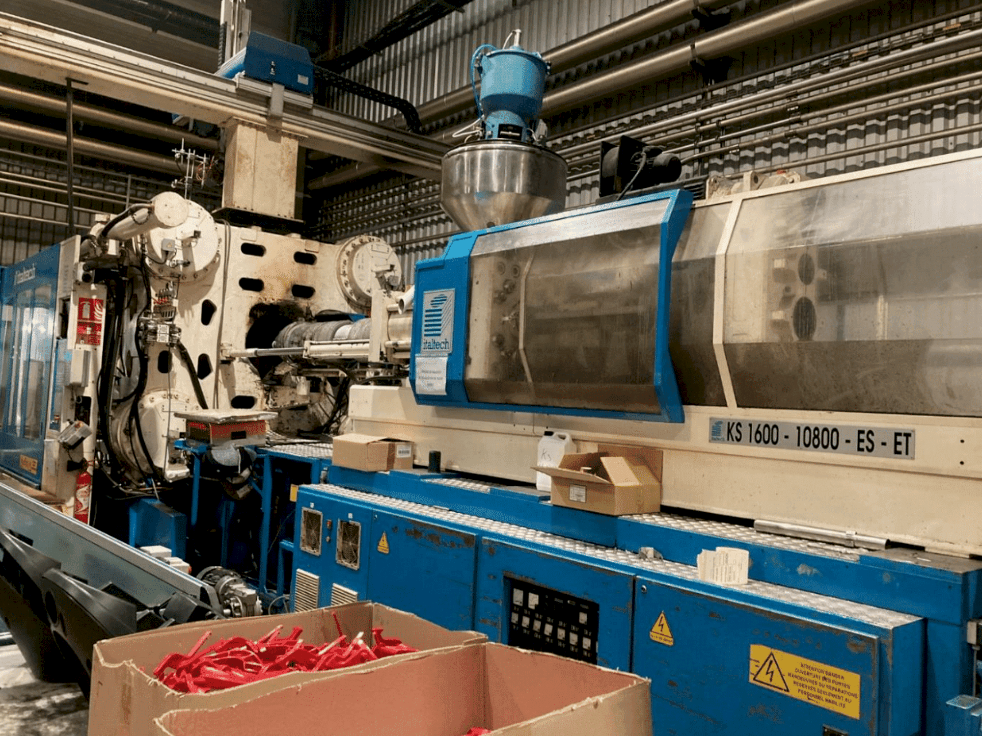 Vista frontale della macchina ITALTECH KS 1600/10800