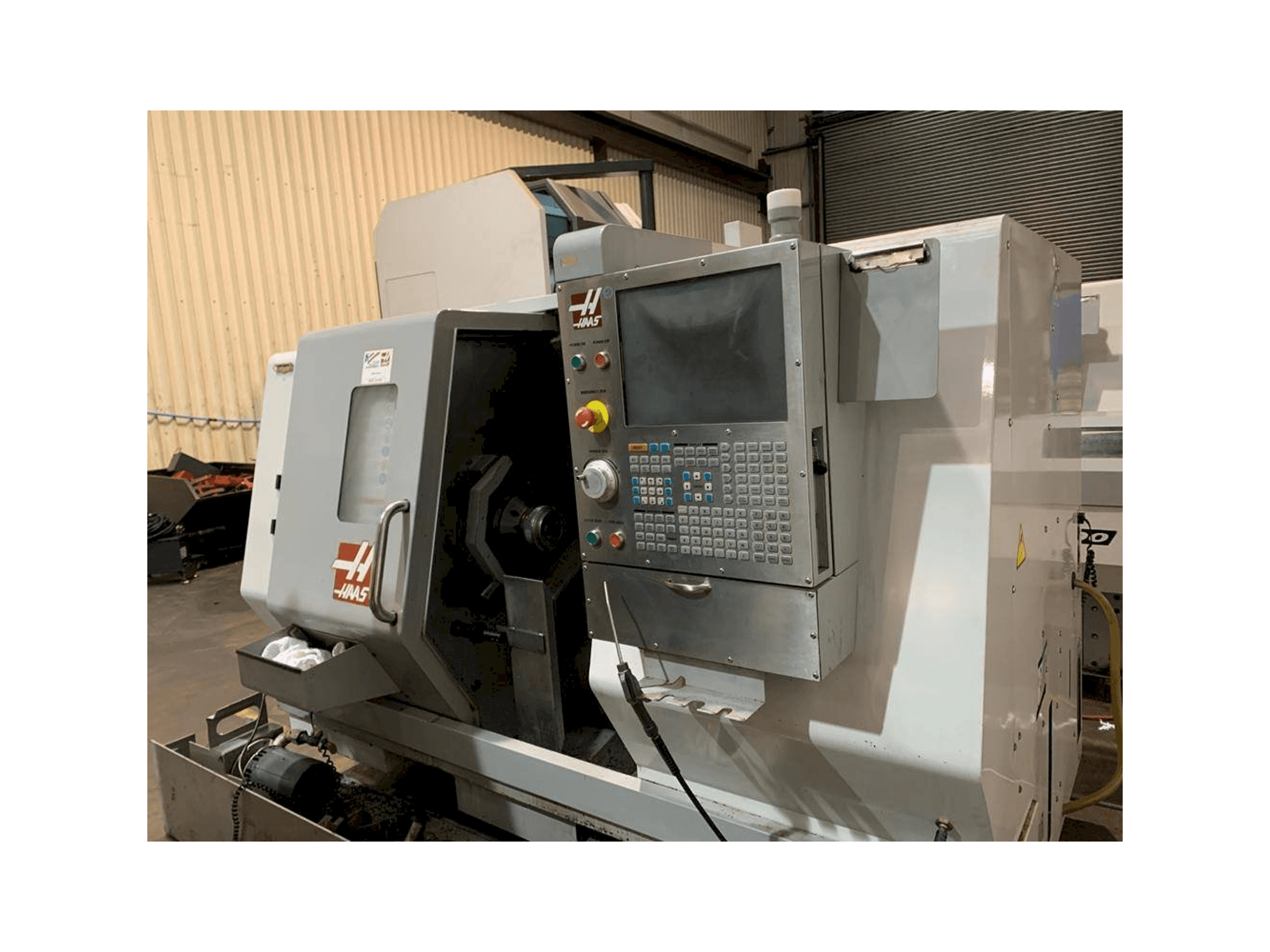 Vista frontale della macchina HAAS SL-20
