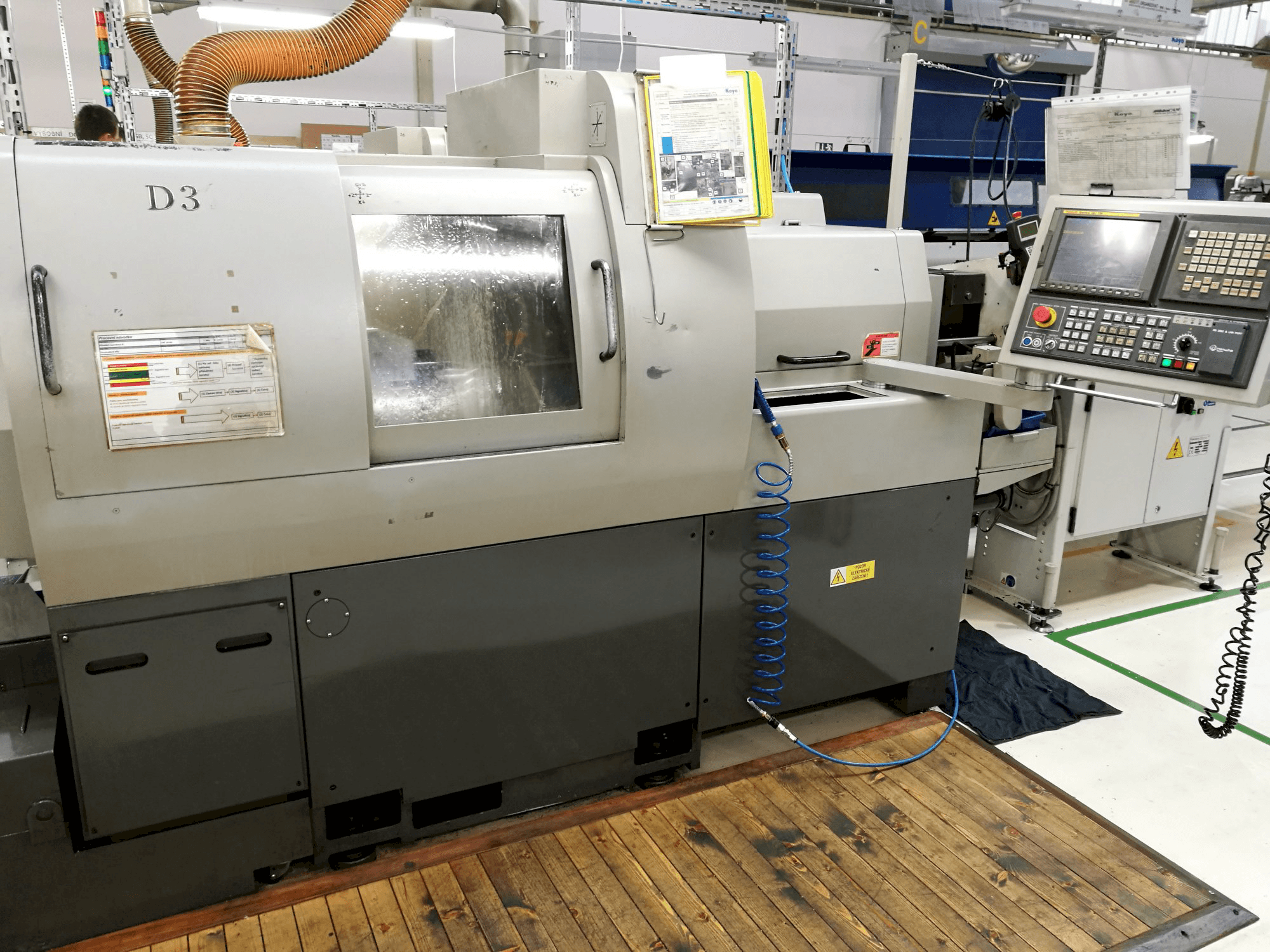 Vista frontale della macchina Hanwha XD 38 N