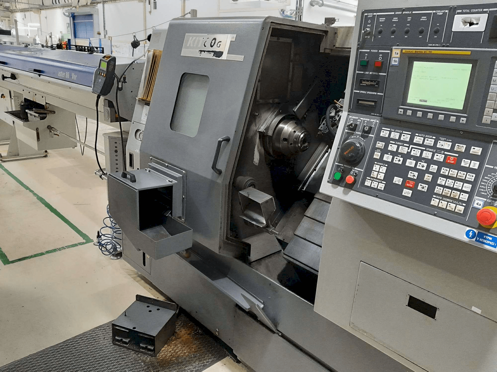 Vista frontale della macchina Hyundai Kia KIT60G