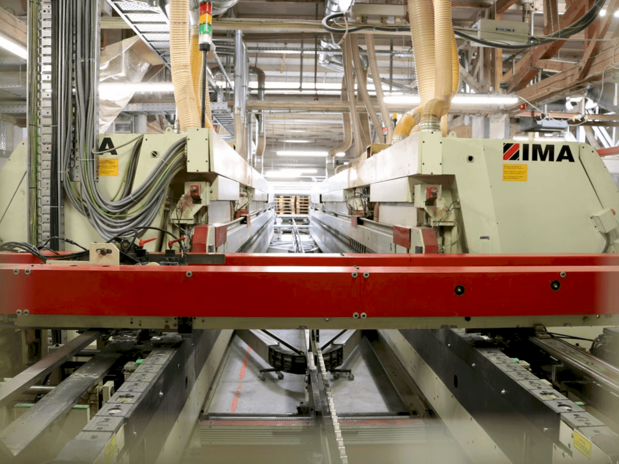 Vista frontale della macchina IMA Angular transfer