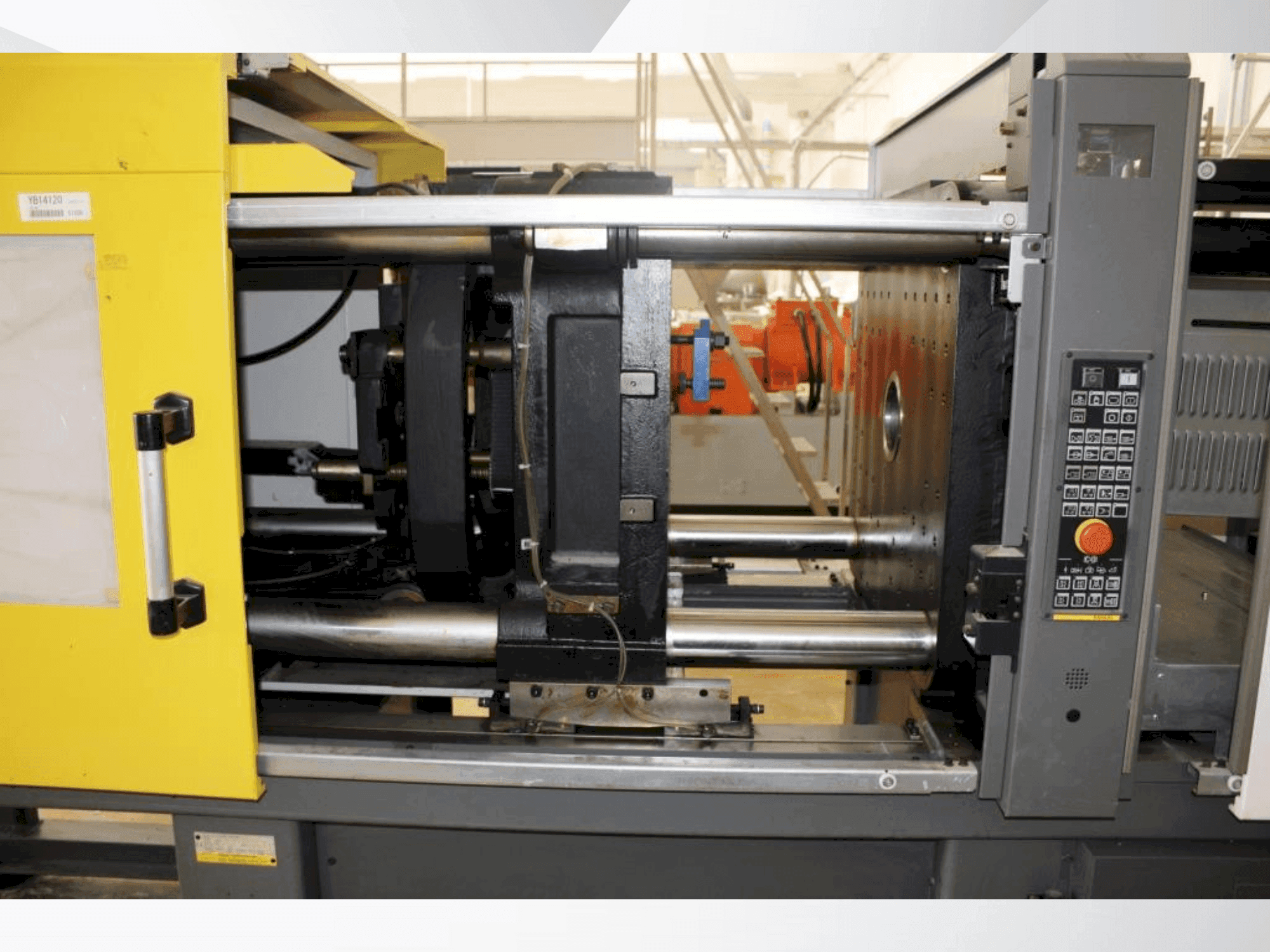Vista frontale della macchina FANUC ROBOSHOT S-2000 i 150B