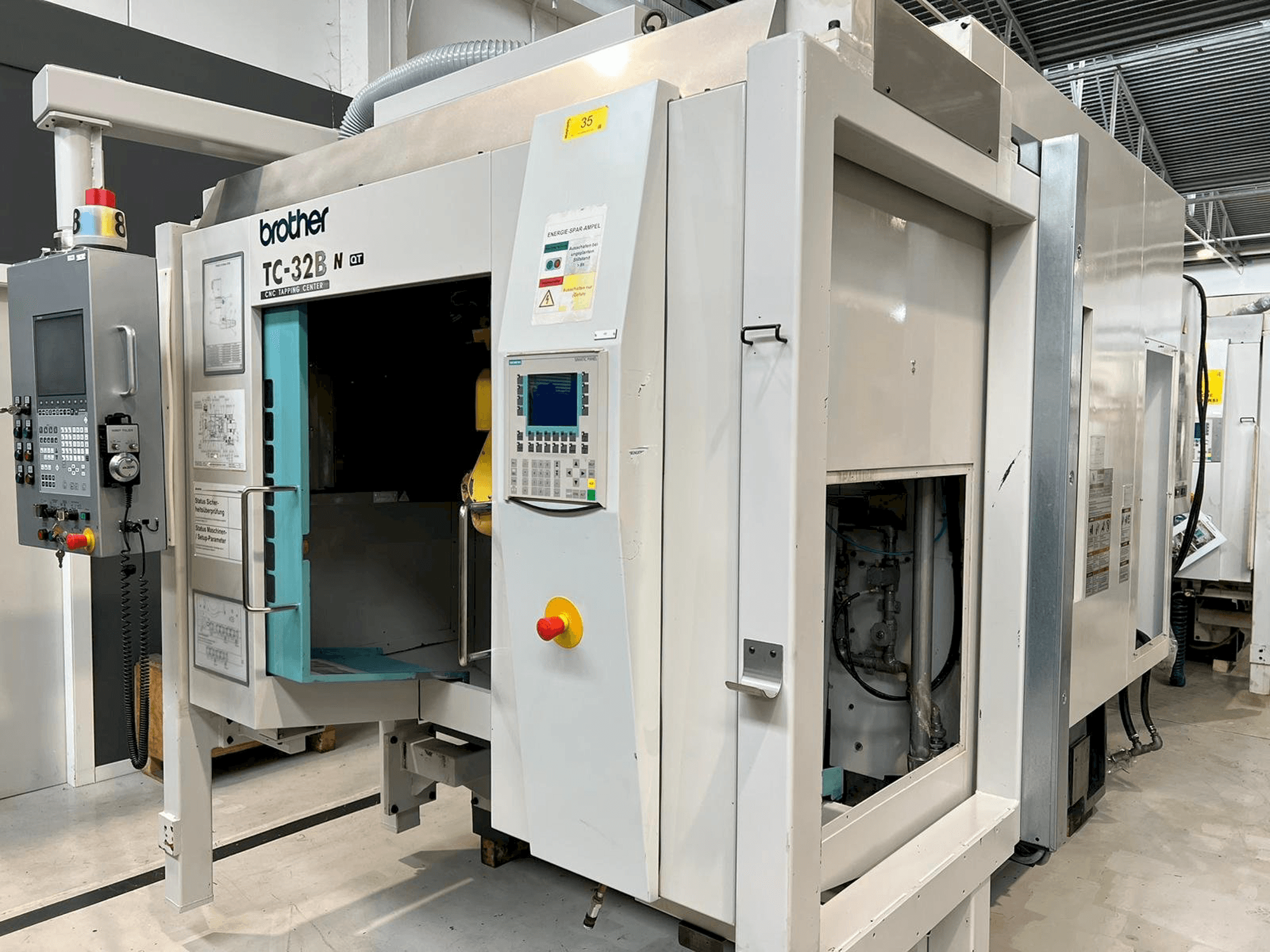 Vista frontale della macchina Brother TC-32BN QT