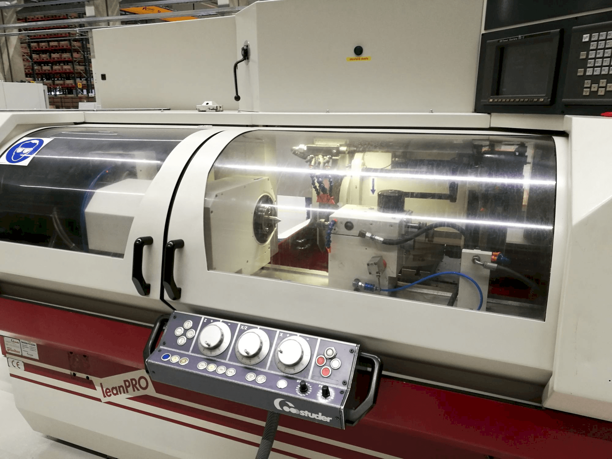 Vista frontale della macchina STUDER S30 lean PRO