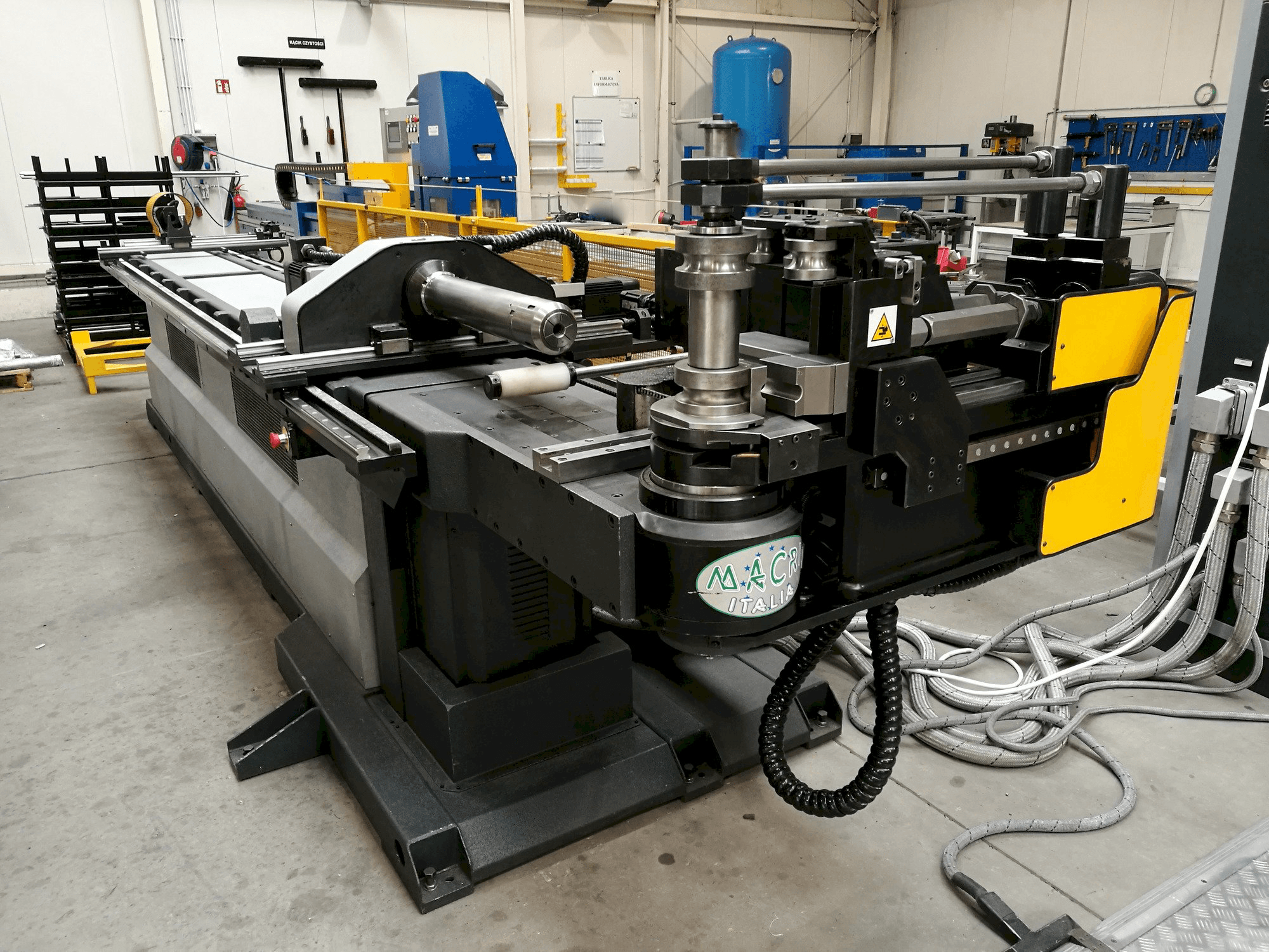 Vista frontale della macchina Macri Italia PROVAR 6-65