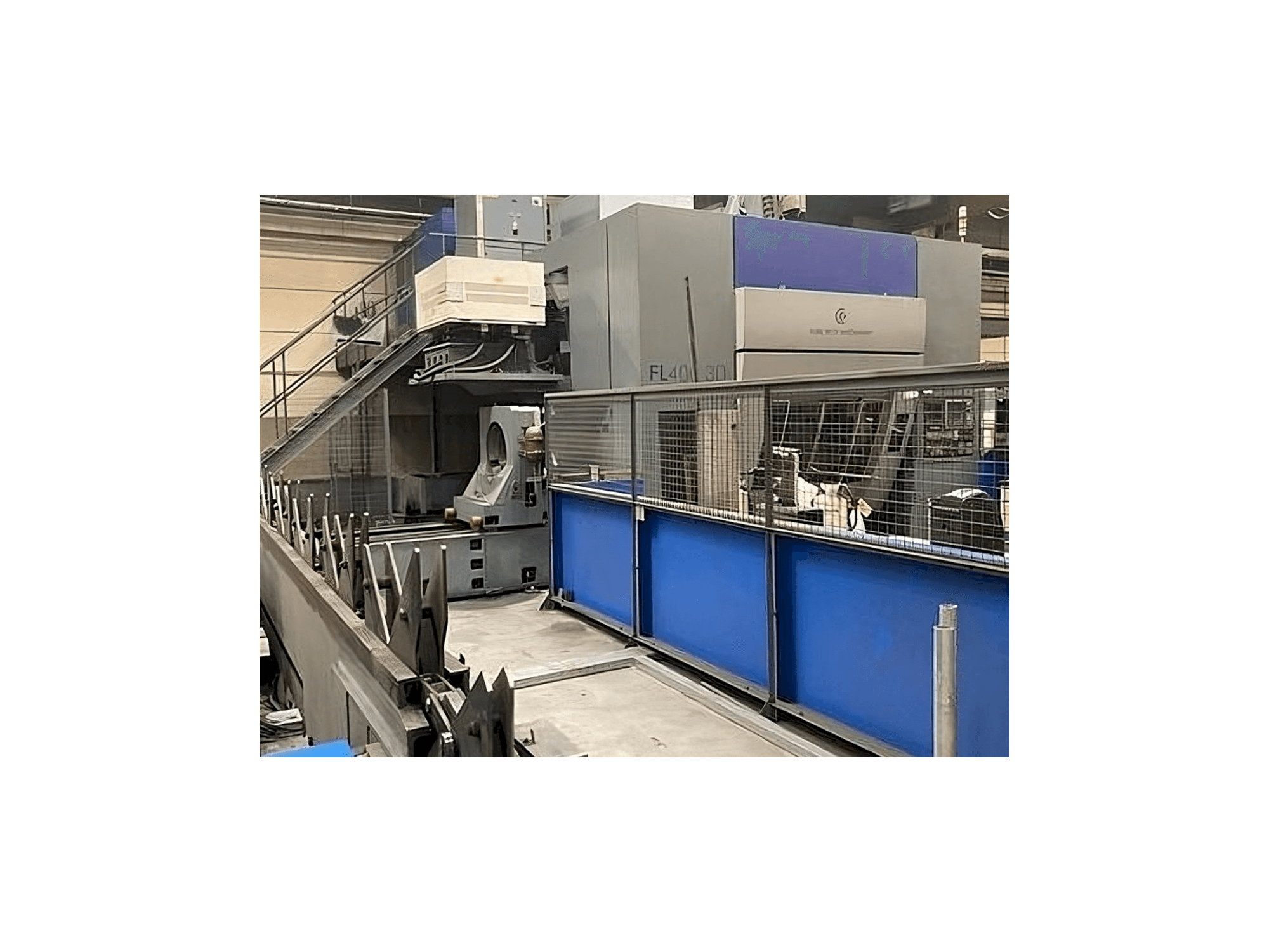 Vista frontale della macchina Tube Tech Machinery FL 400 3D