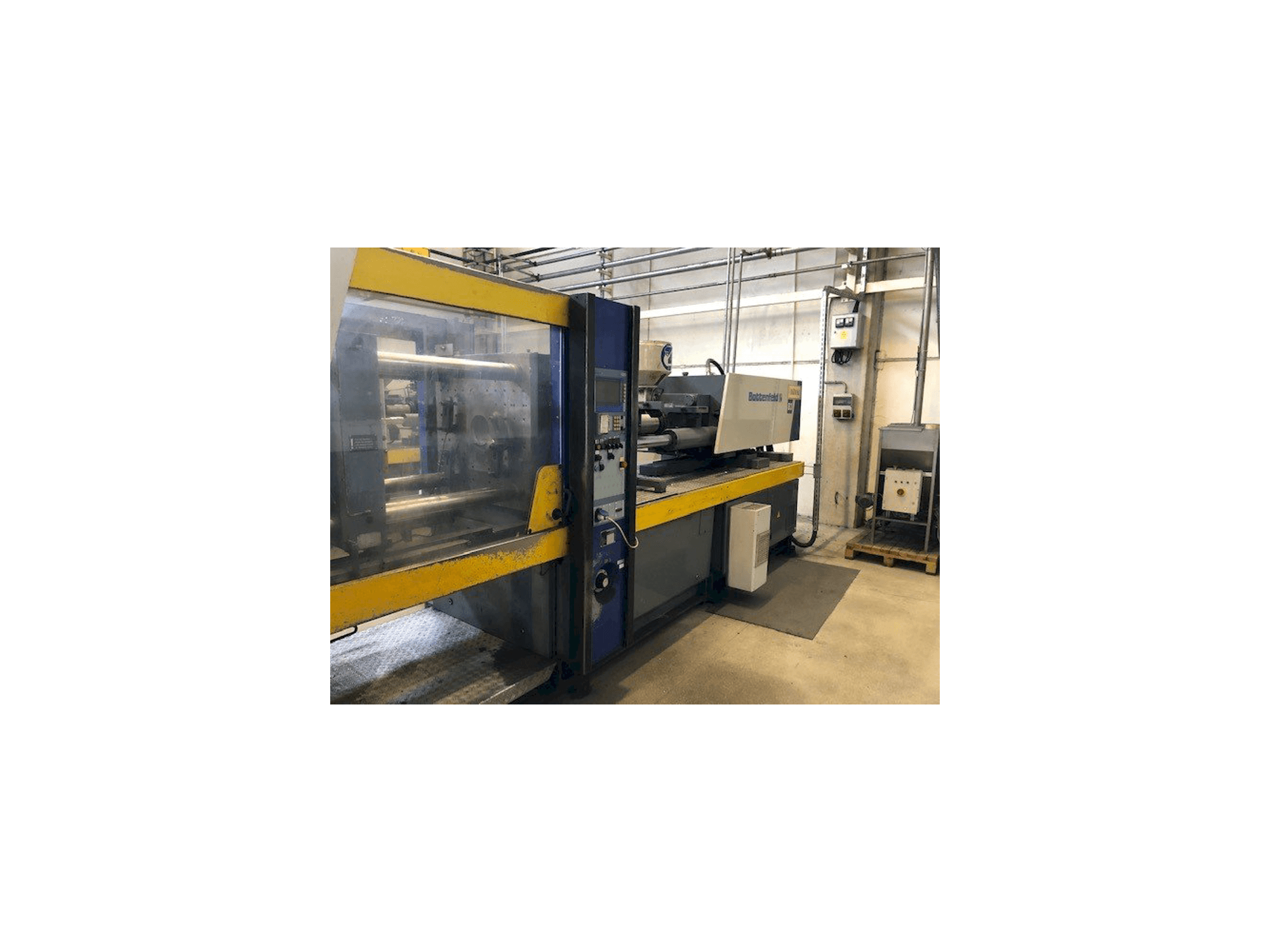 Vista frontale della macchina Battenfeld BC-T 1800 /1000