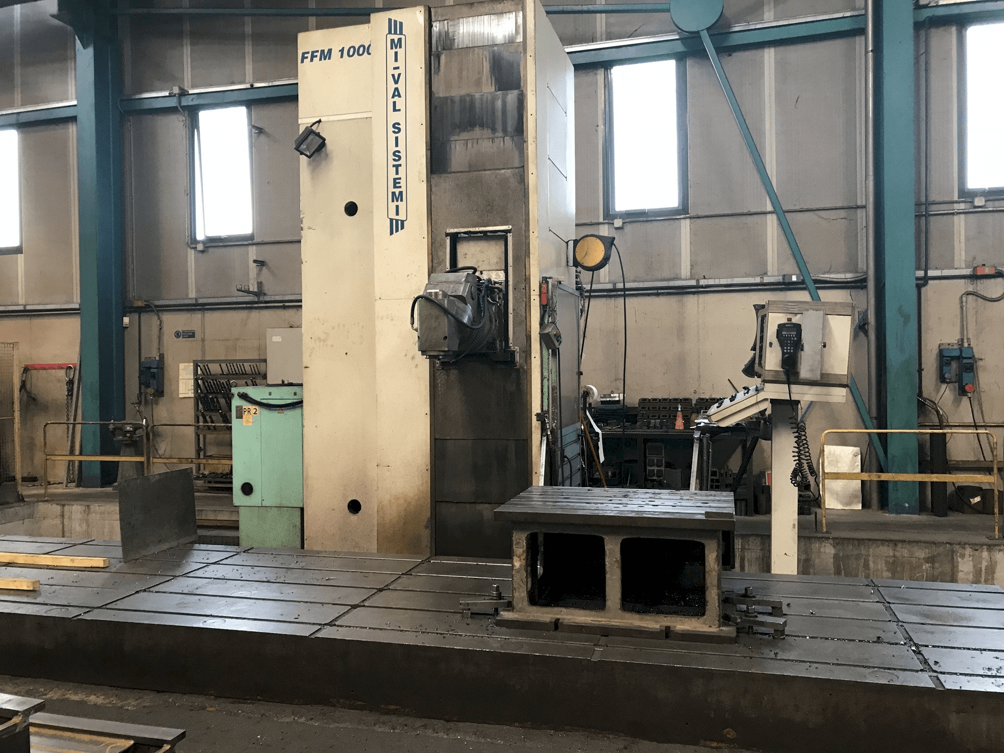 Vista frontale della macchina MIVAL FFM 1000