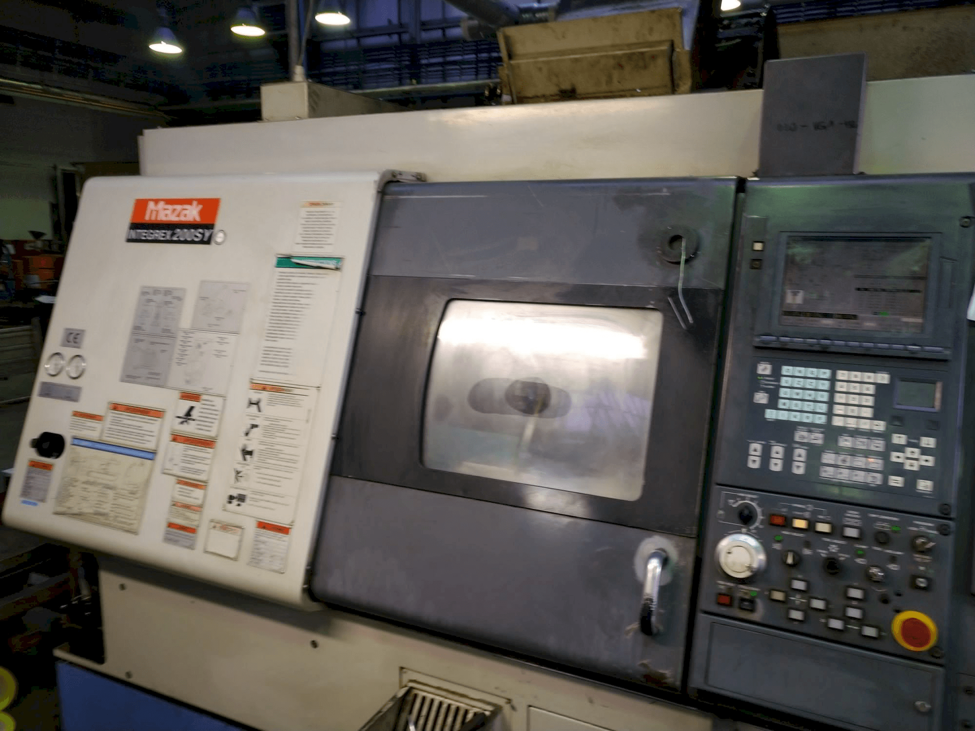 Vista laterale sinistra della macchina Mazak Integrex 200 SY