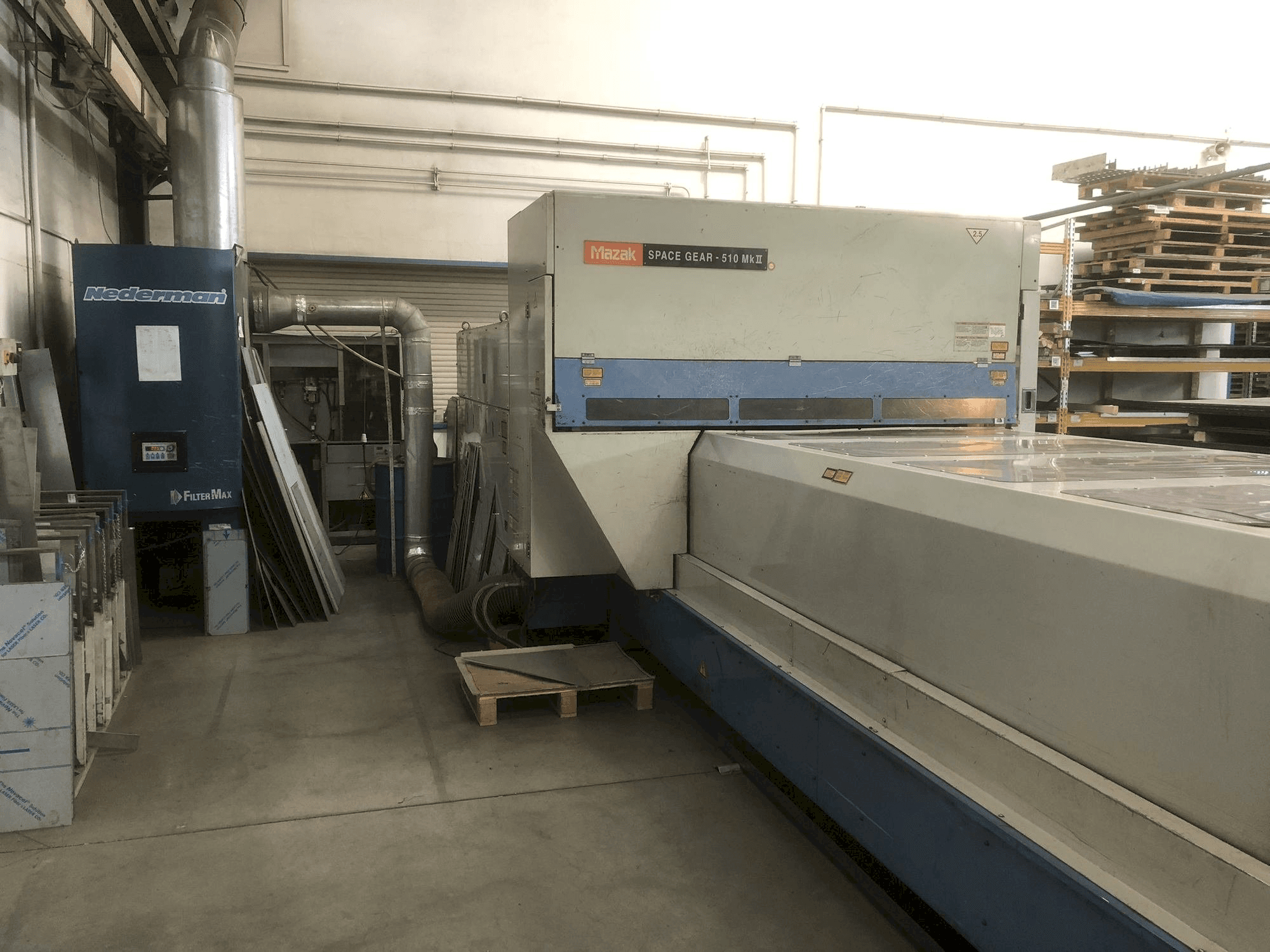 Vista frontale della macchina Mazak SPACE GEAR-510 Mk II