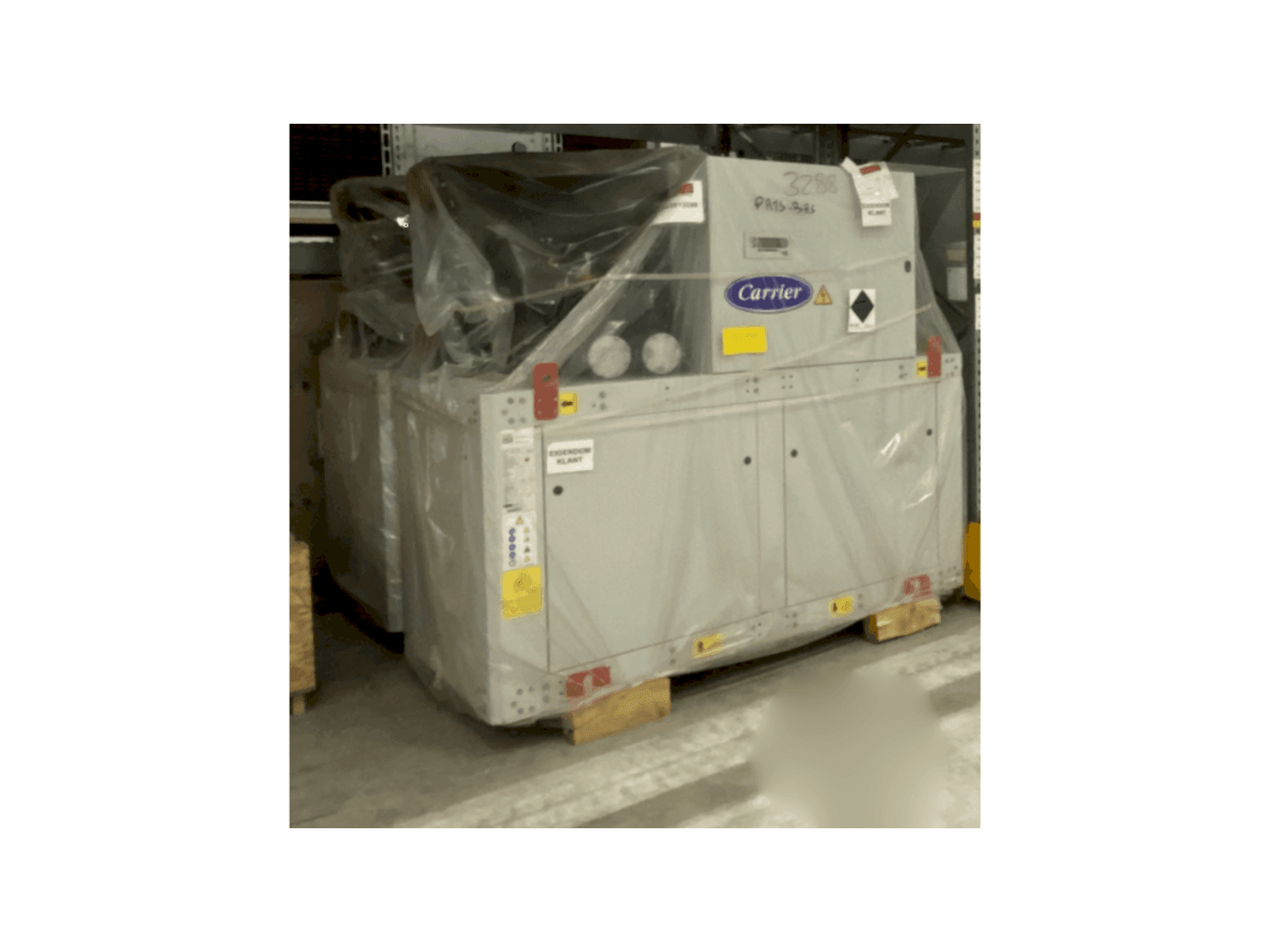 Vista frontale della macchina CARRION 3x Carrier heat pump 30WI1000 & 2x Refrion Dry Coolers V-model ES4C 2390.6/4 E2