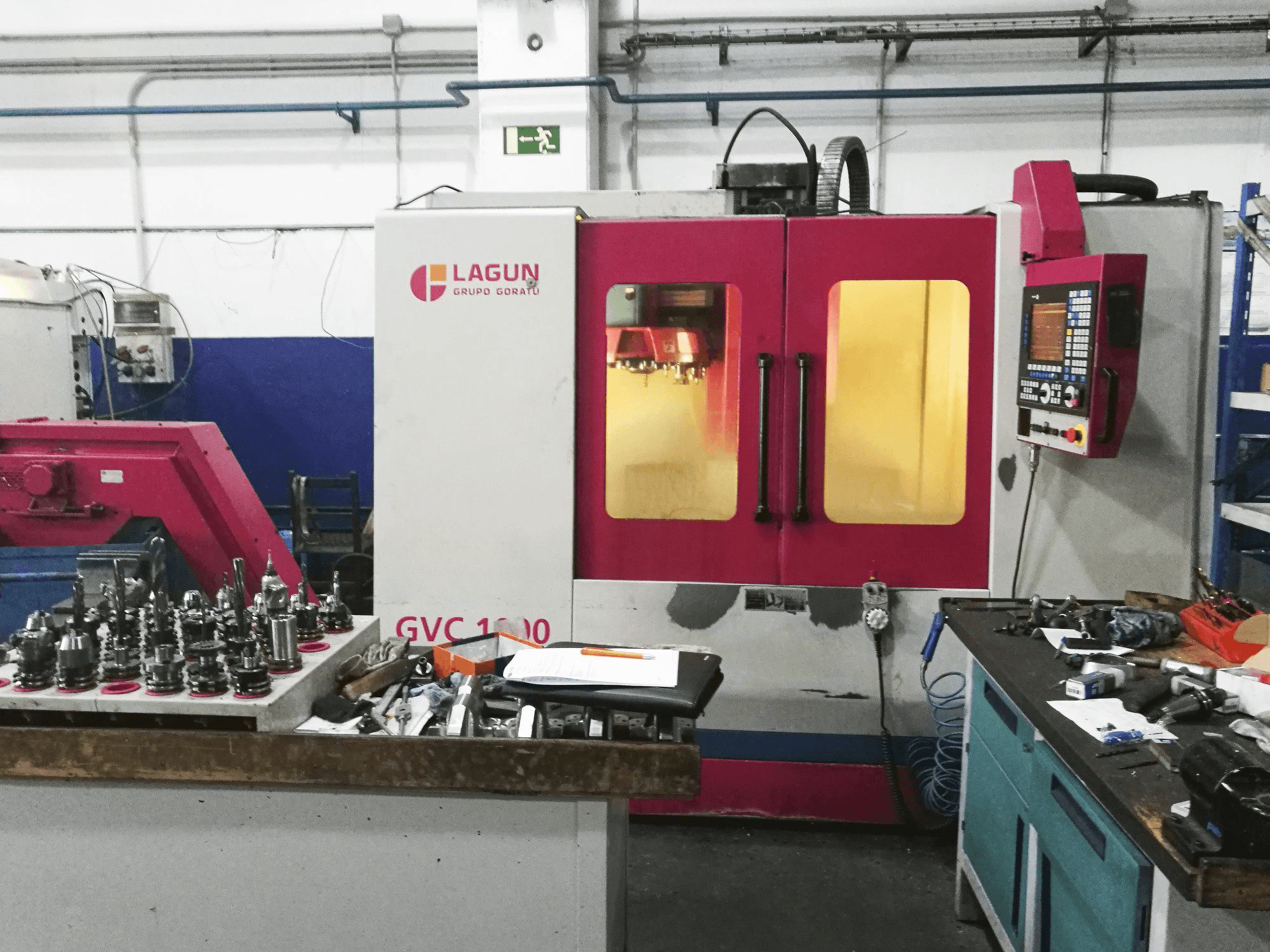 Vista frontale della macchina Lagun GVC 1000