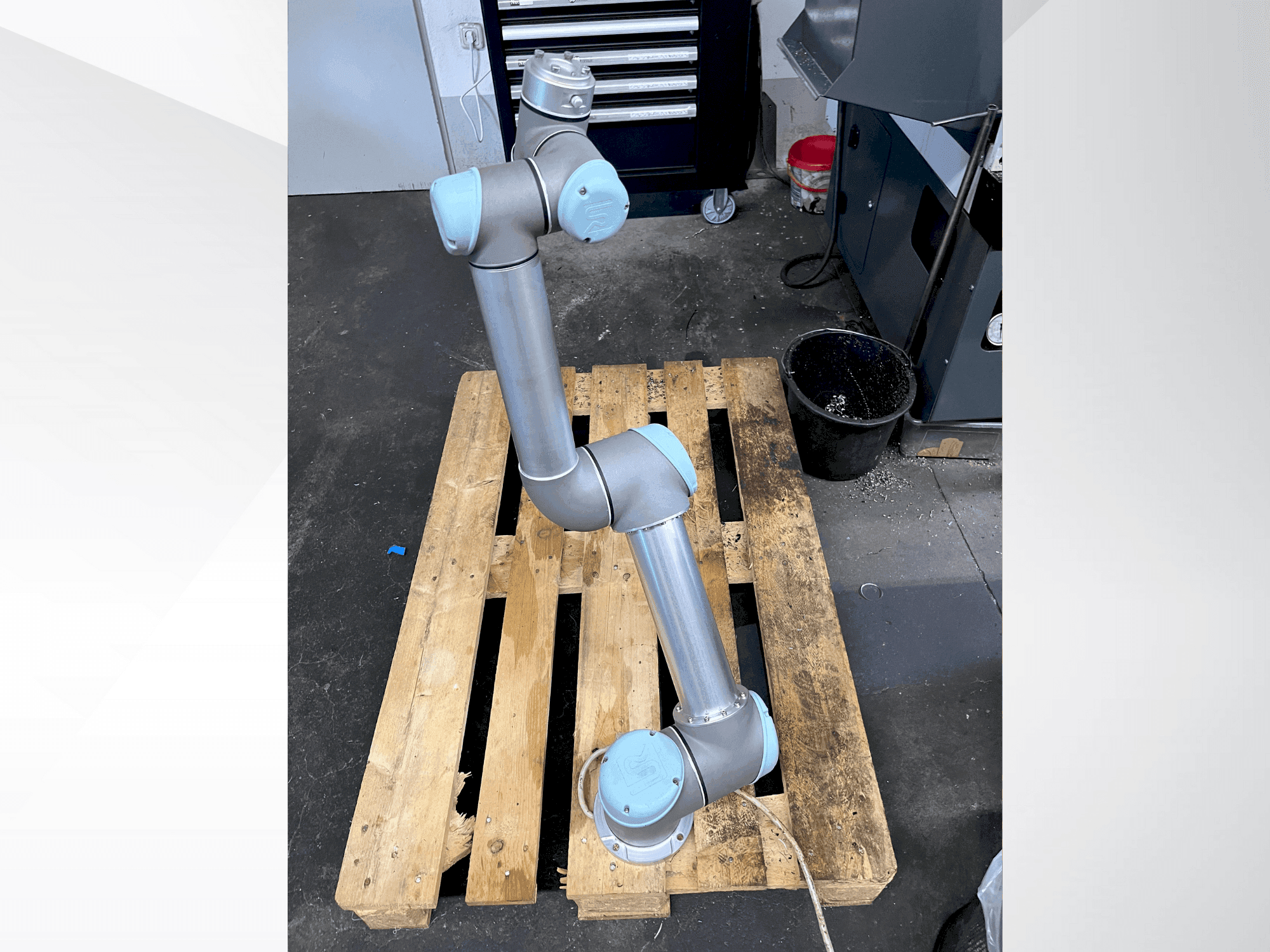 Vista frontale della macchina Universal Robots UR5 CB3.1