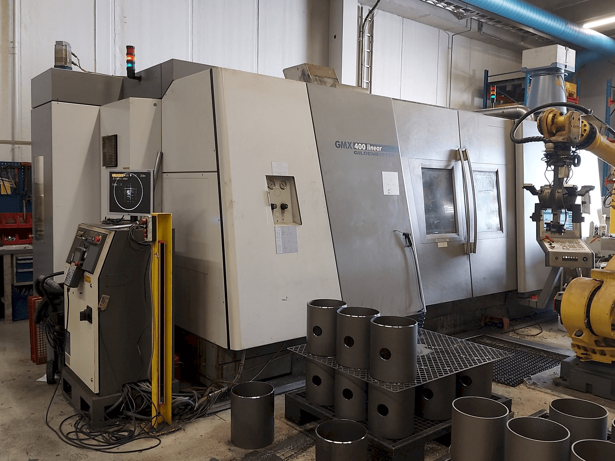 Vista frontale della macchina Gildemeister GMX 400 Linear