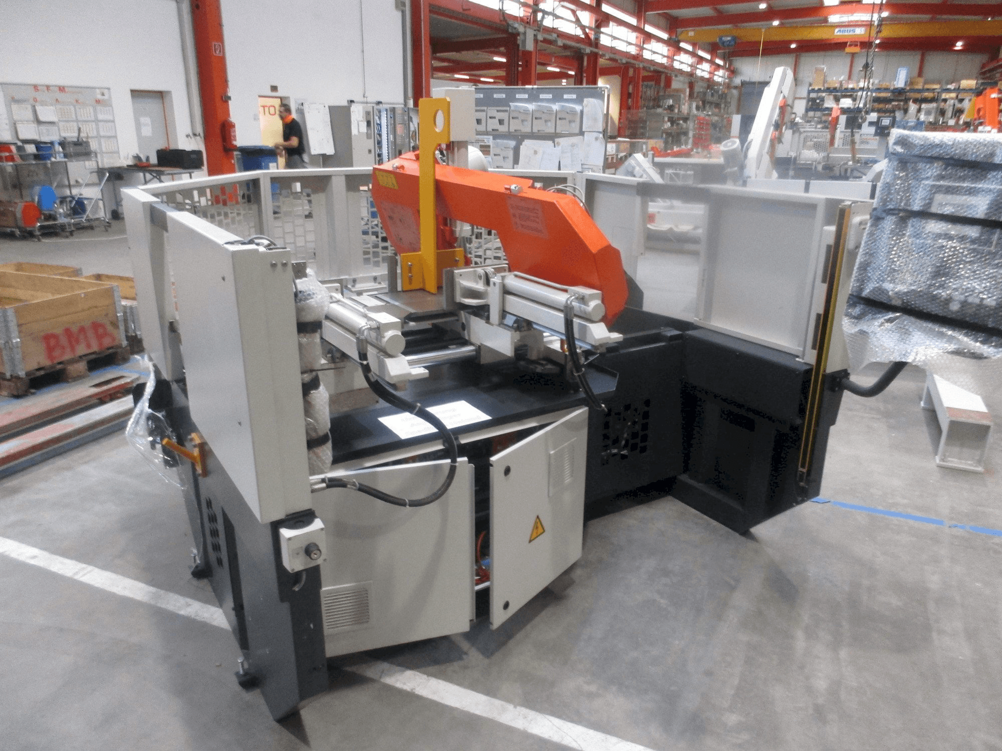 Vista frontale della macchina KASTO micut A 2.6