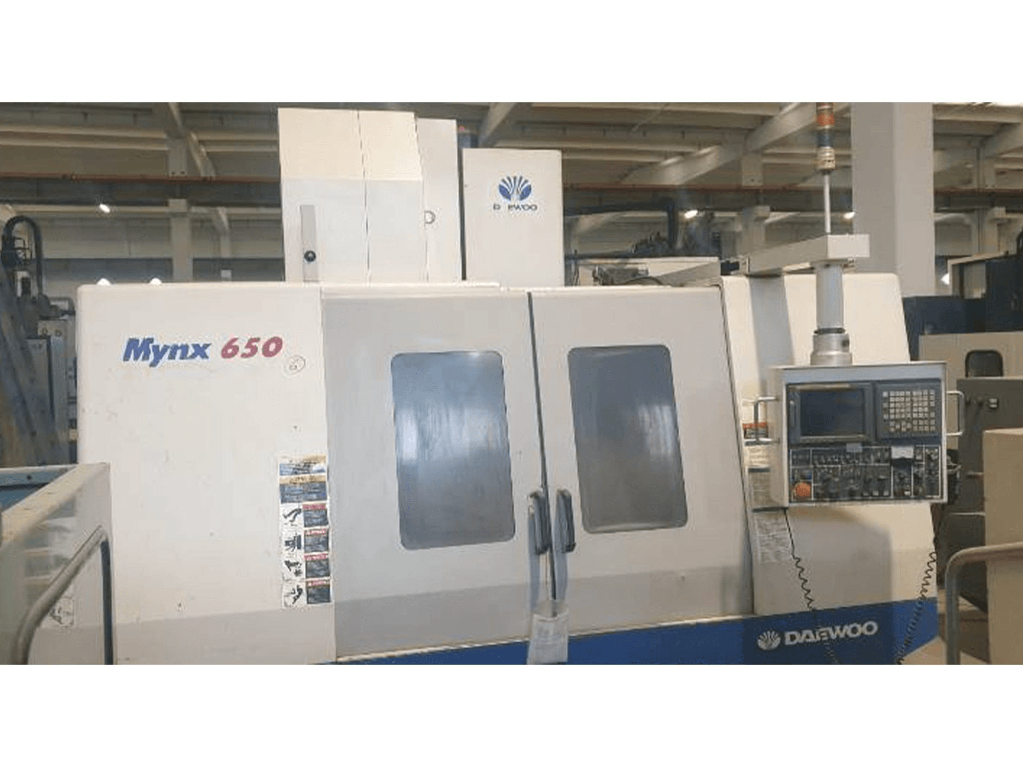 Vista frontale della macchina DAEWOO MYNX 650