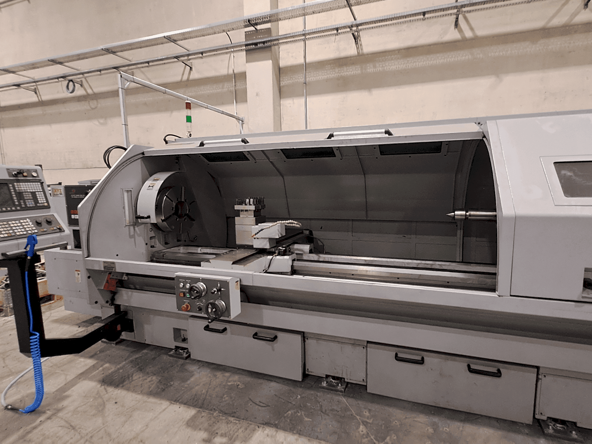 Vista frontale della macchina XYZ XL780