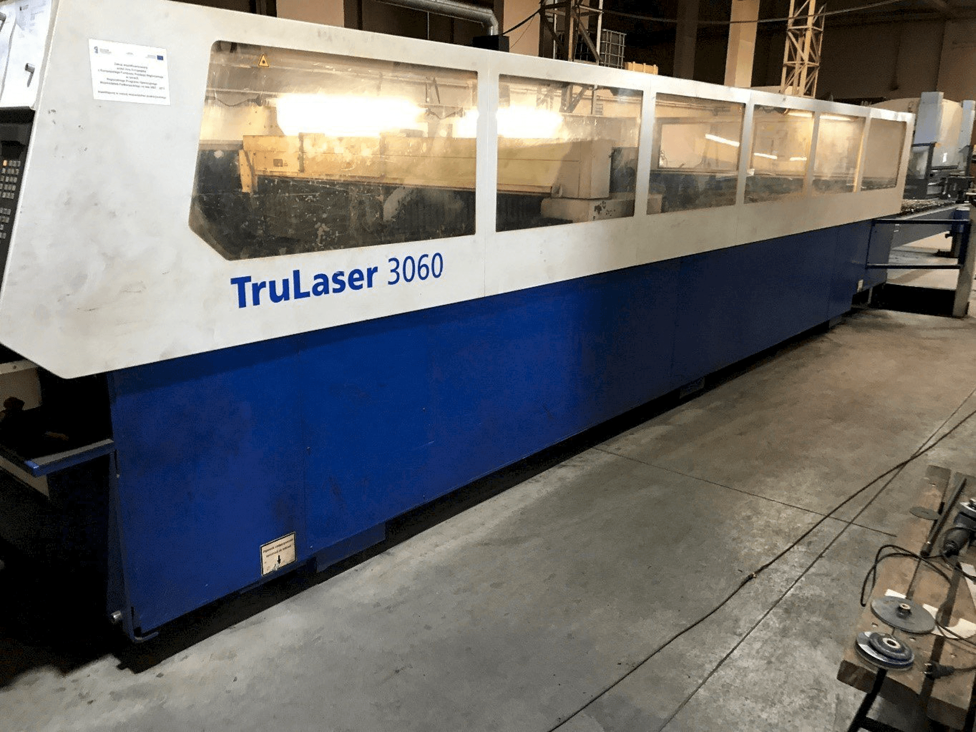 Vista frontale della macchina Trumpf Trulaser 3060