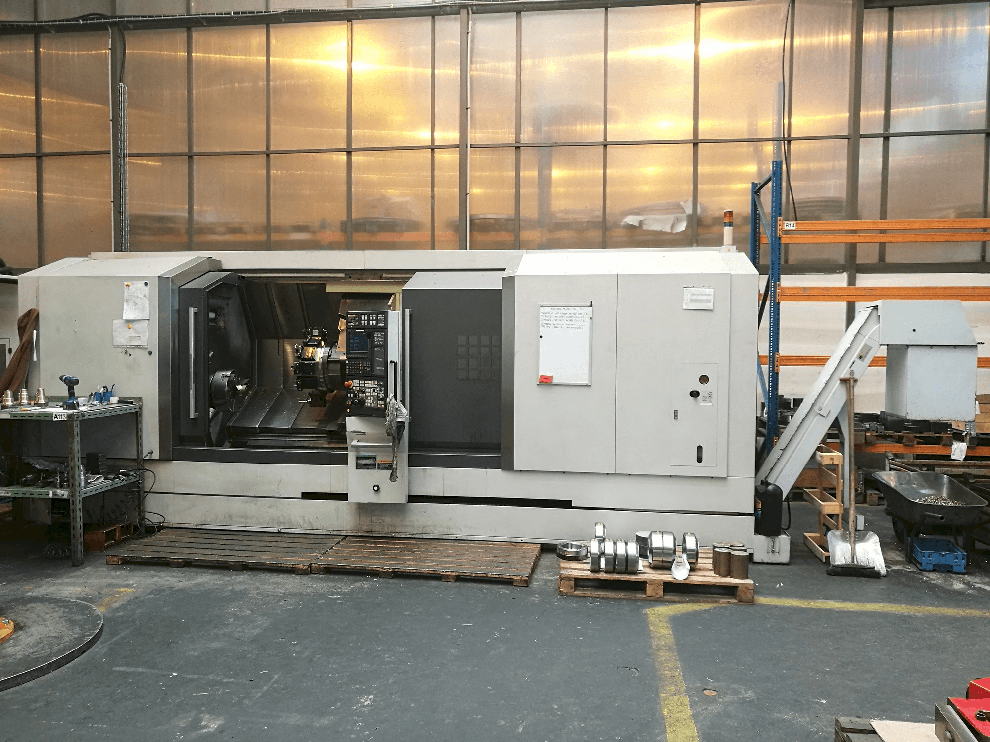 Vista frontale della macchina MORI SEIKI NL 3000 SY/2000