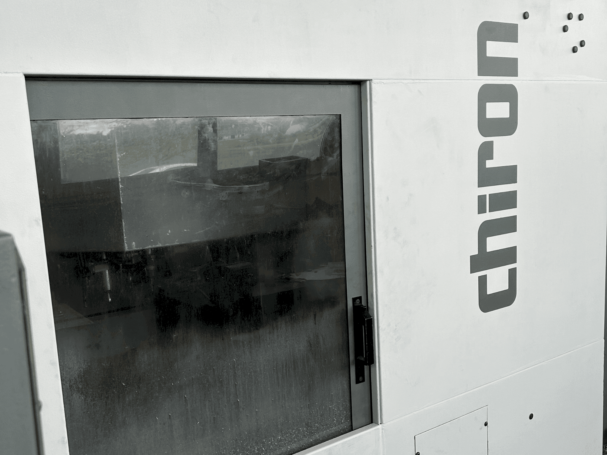 Vista frontale della macchina CHIRON FZ18W