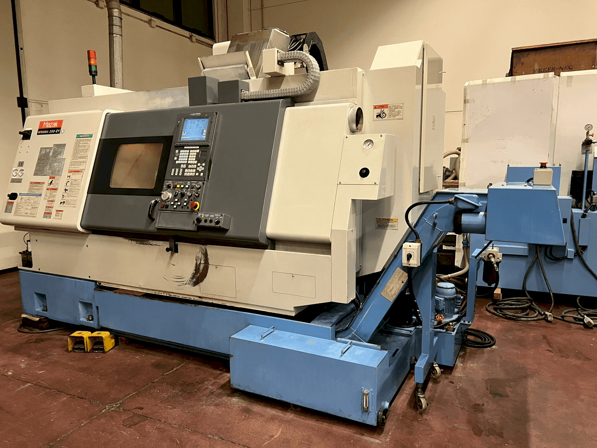 Vista frontale della macchina Mazak Integrex 200 IIY