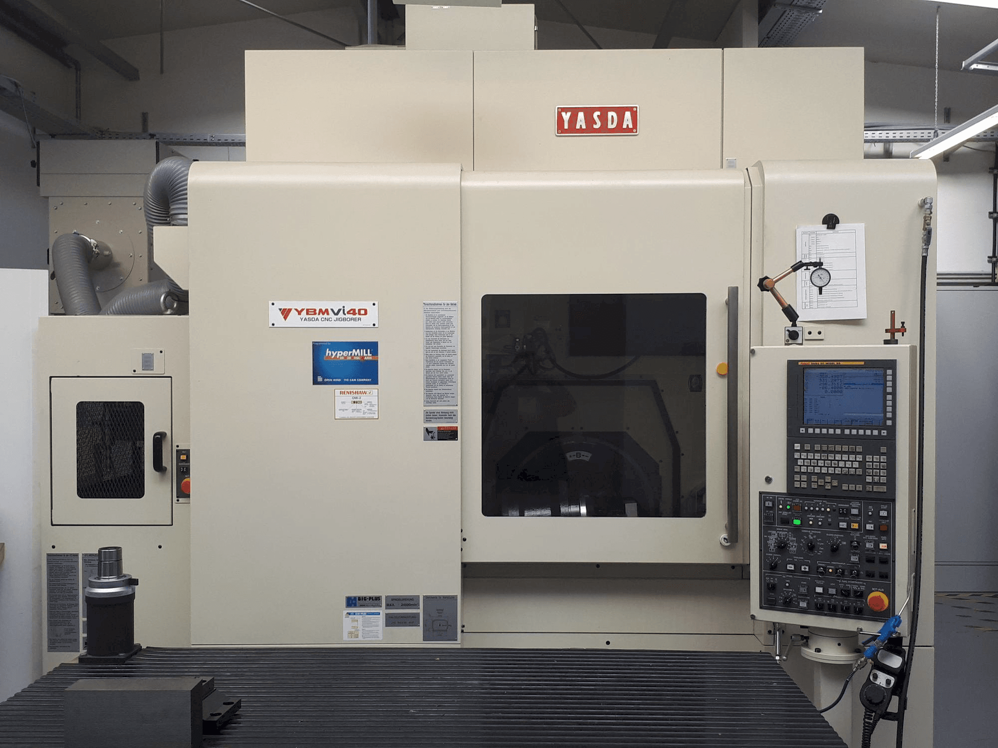 Vista frontale della macchina YASDA YBM Vi40