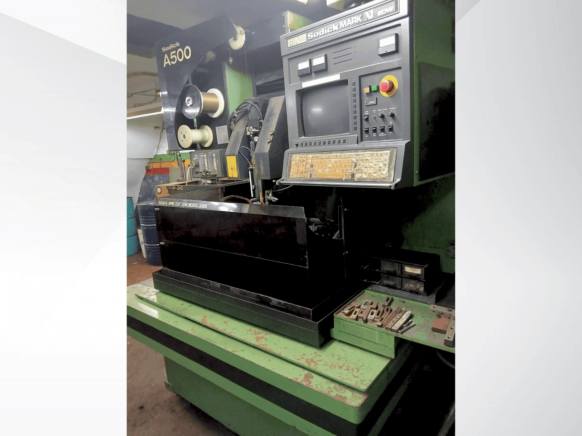 Vista frontale della macchina Sodick A 500