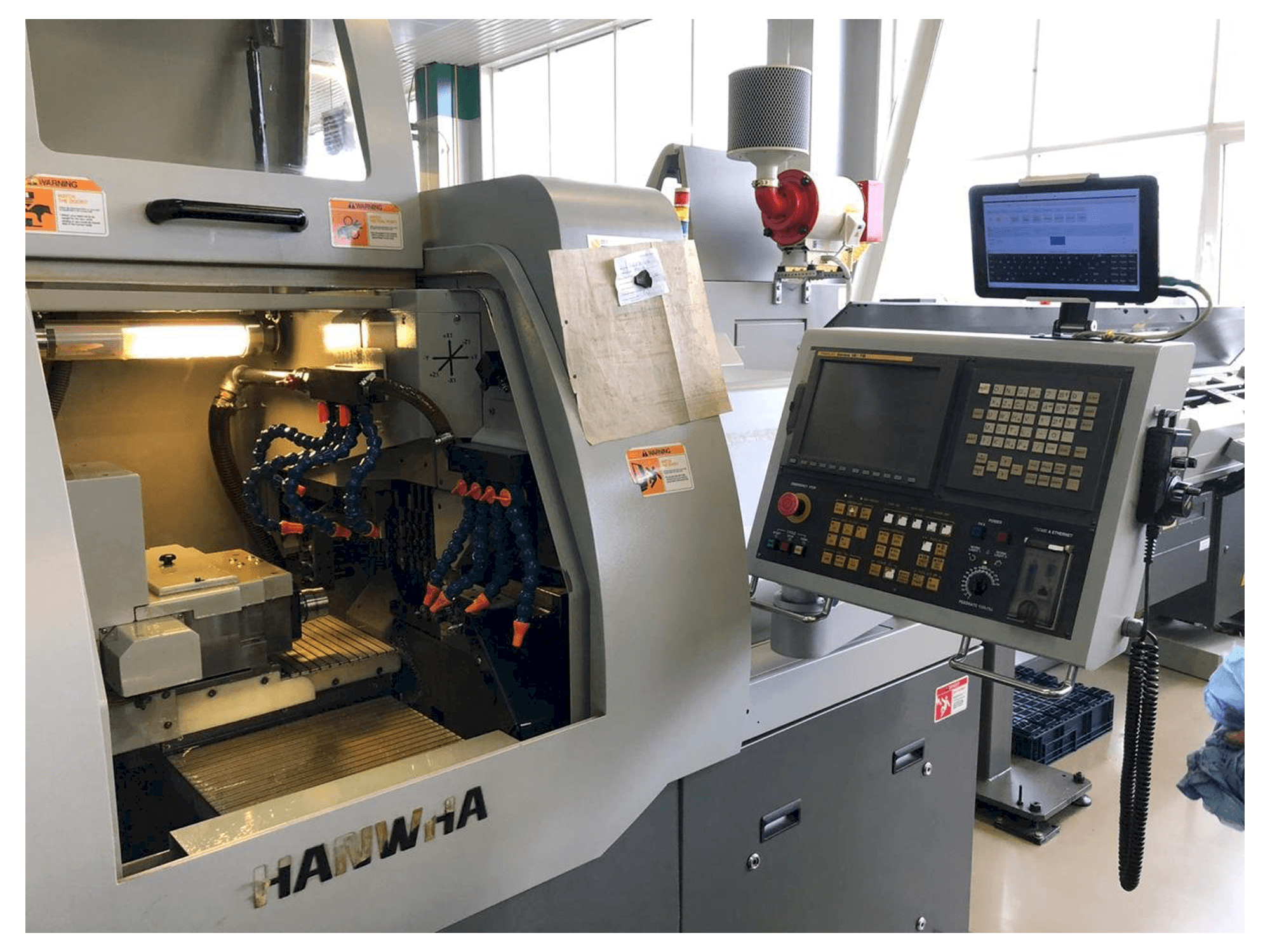 Vista frontale della macchina Hanwha XD20H