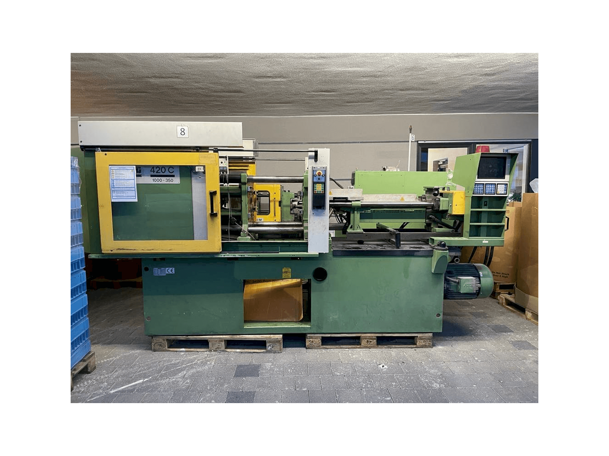 Vista frontale della macchina Arburg 420C mit