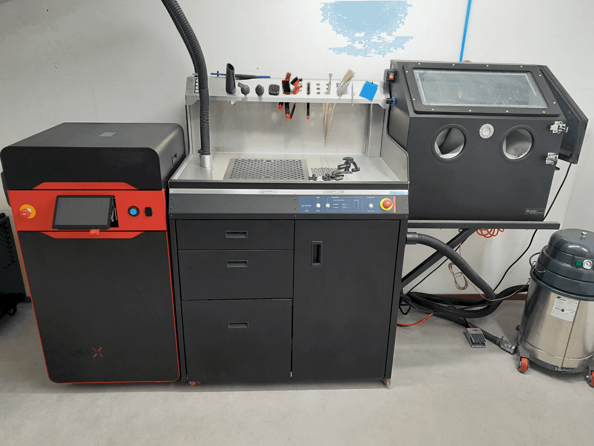 Vista frontale della macchina SINTERIT lisa x