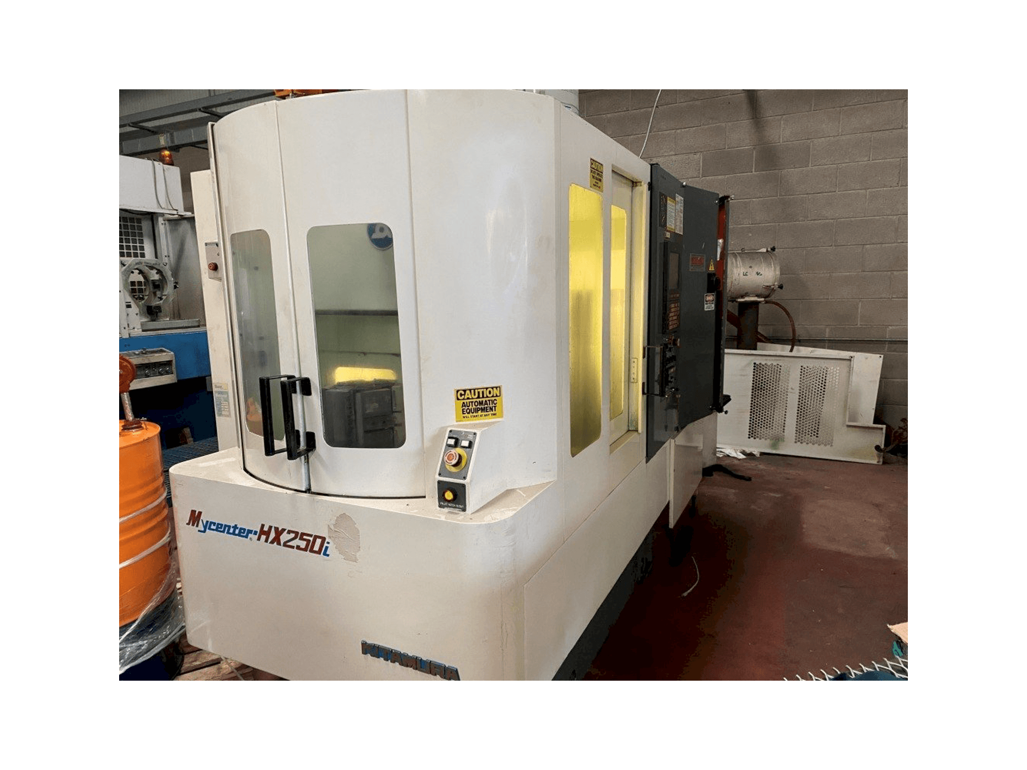 Vista frontale della macchina Kitamura Mycenter HX250i