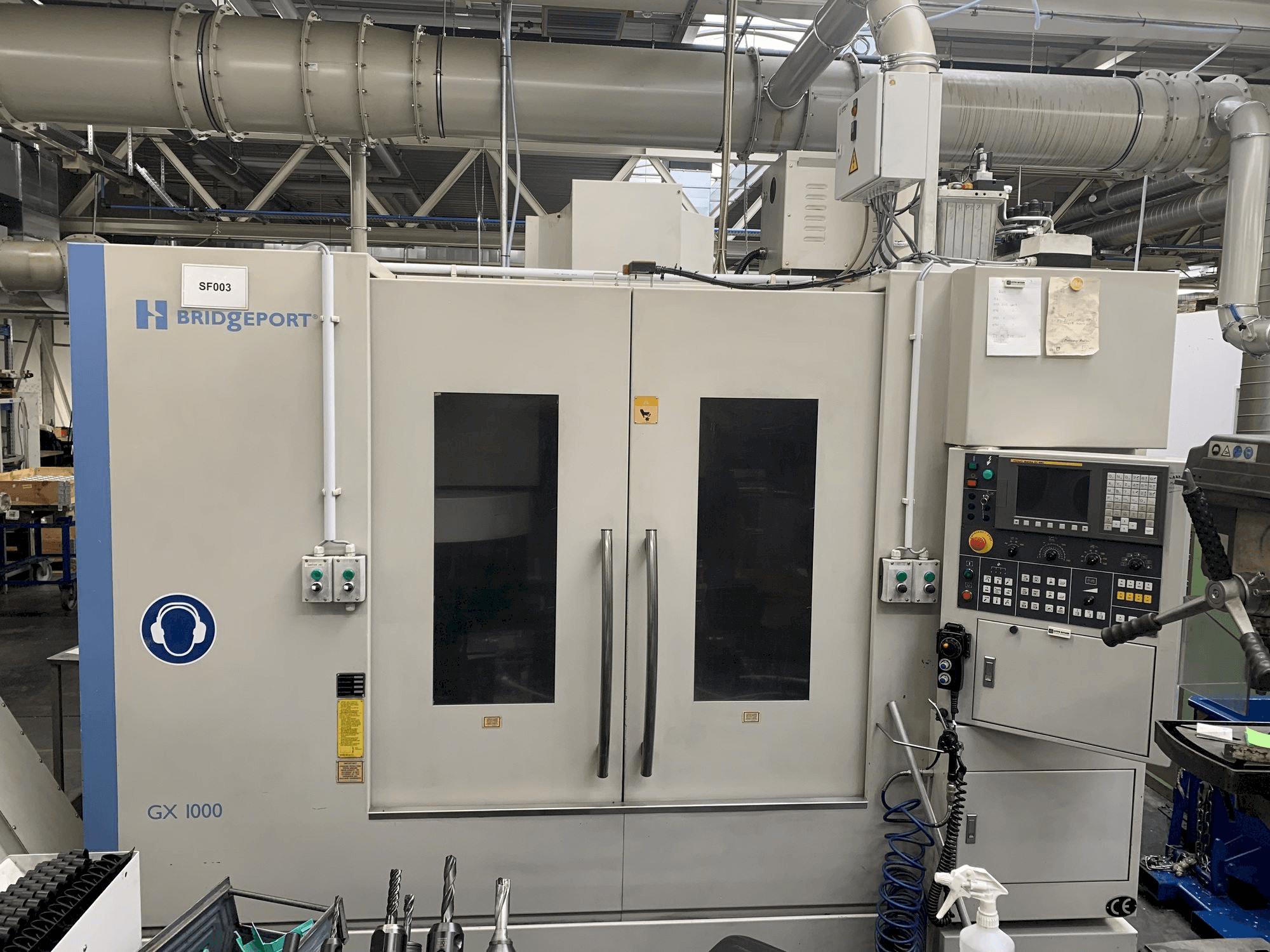 Vista frontale della macchina HARDINGE GX 1000