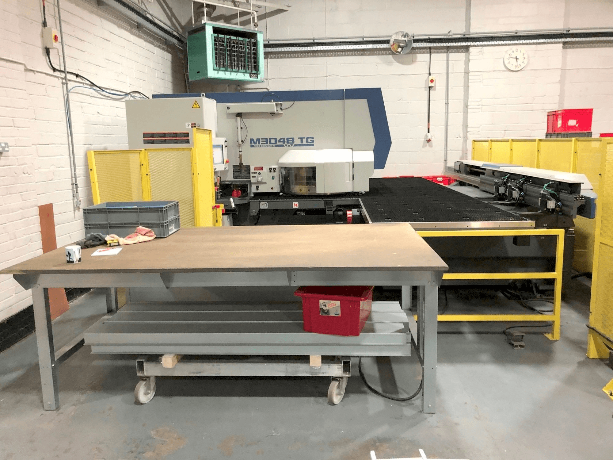 Vista frontale della macchina Murata Wiedemann M3048 TG